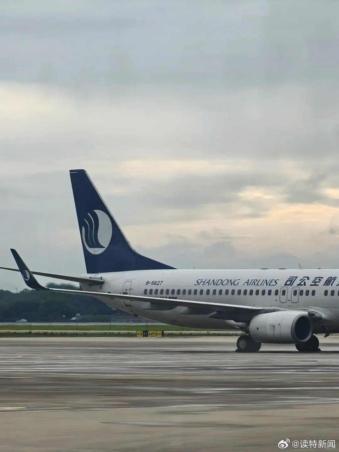 According to a social media post by the airline on Friday, flight SC4667 experienced a “technical malfunction,” and the crew diverted to Nanjing Lukou International Airport after handling the situation in accordance with procedures to ensure passenger safety. Photo: Weibo