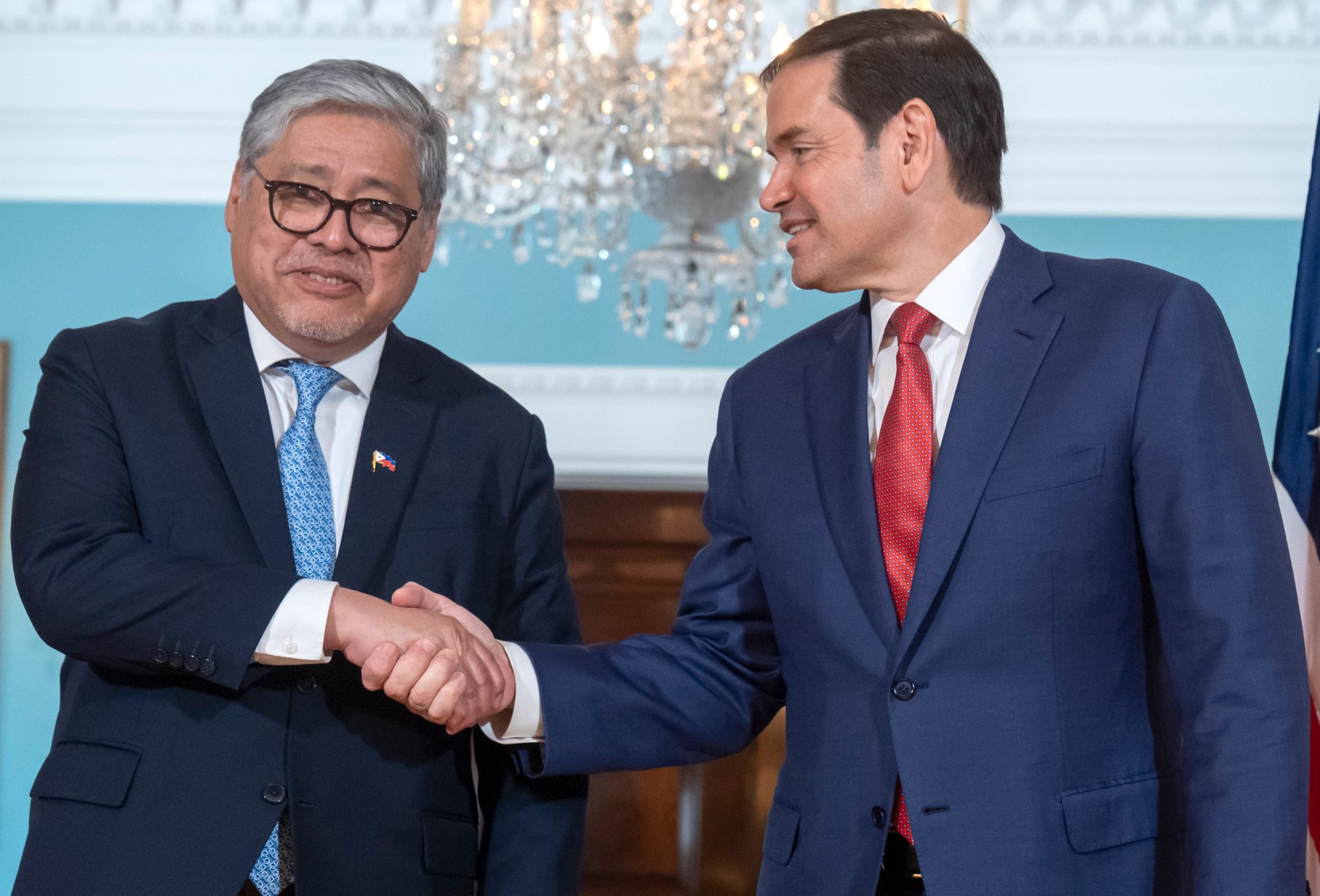 US Secretary of State Marco Rubio (right) shakes hands with Philippine Foreign Minister Enrique Manalo at the State Department in Washington on June 9. Photo: AP