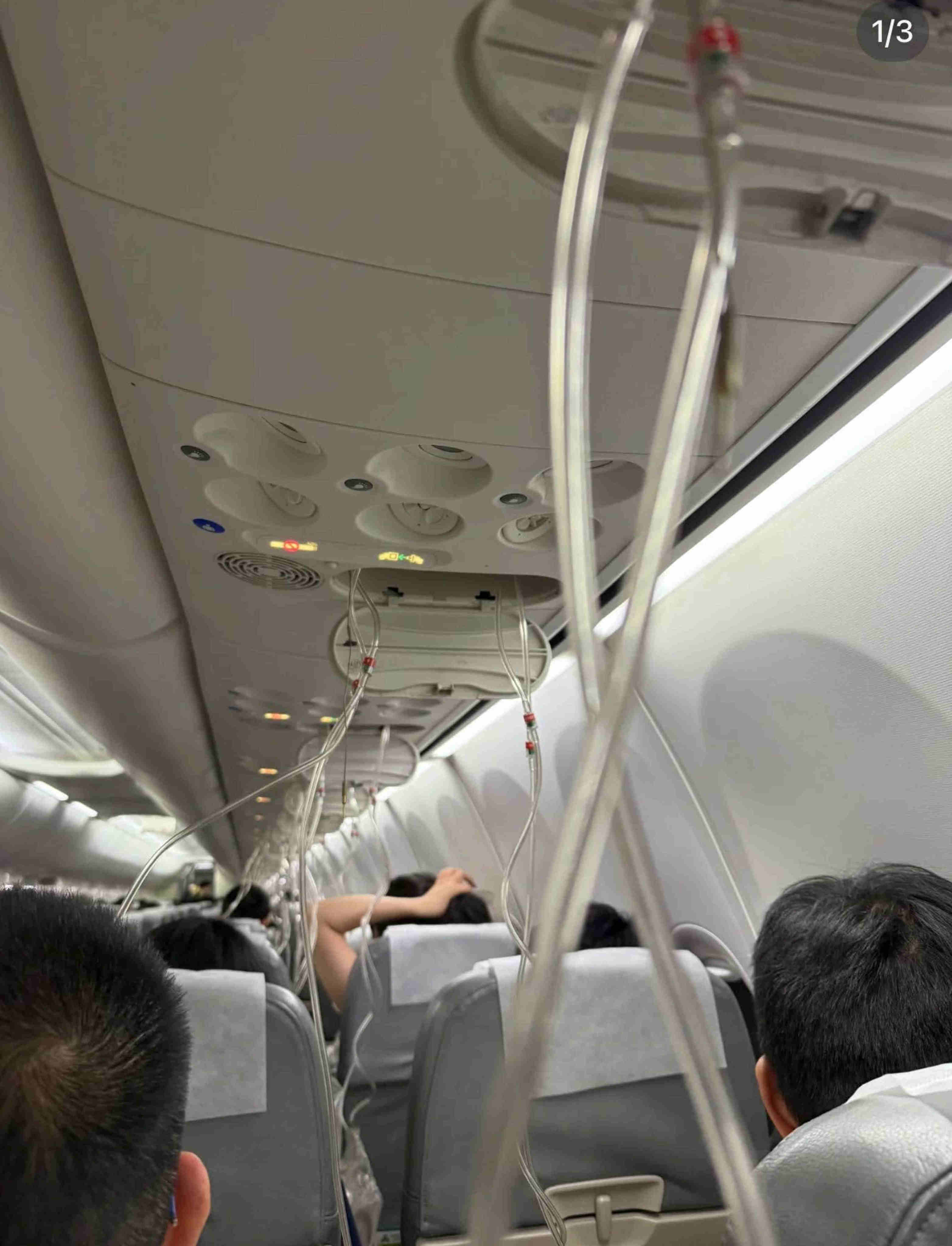 Passengers reported that oxygen masks dropped as their flight from Shanghai to Tokyo made a rapid descent before diverting to another Japanese airport for an emergency landing. Photo: Weibo/ 林萍在日本