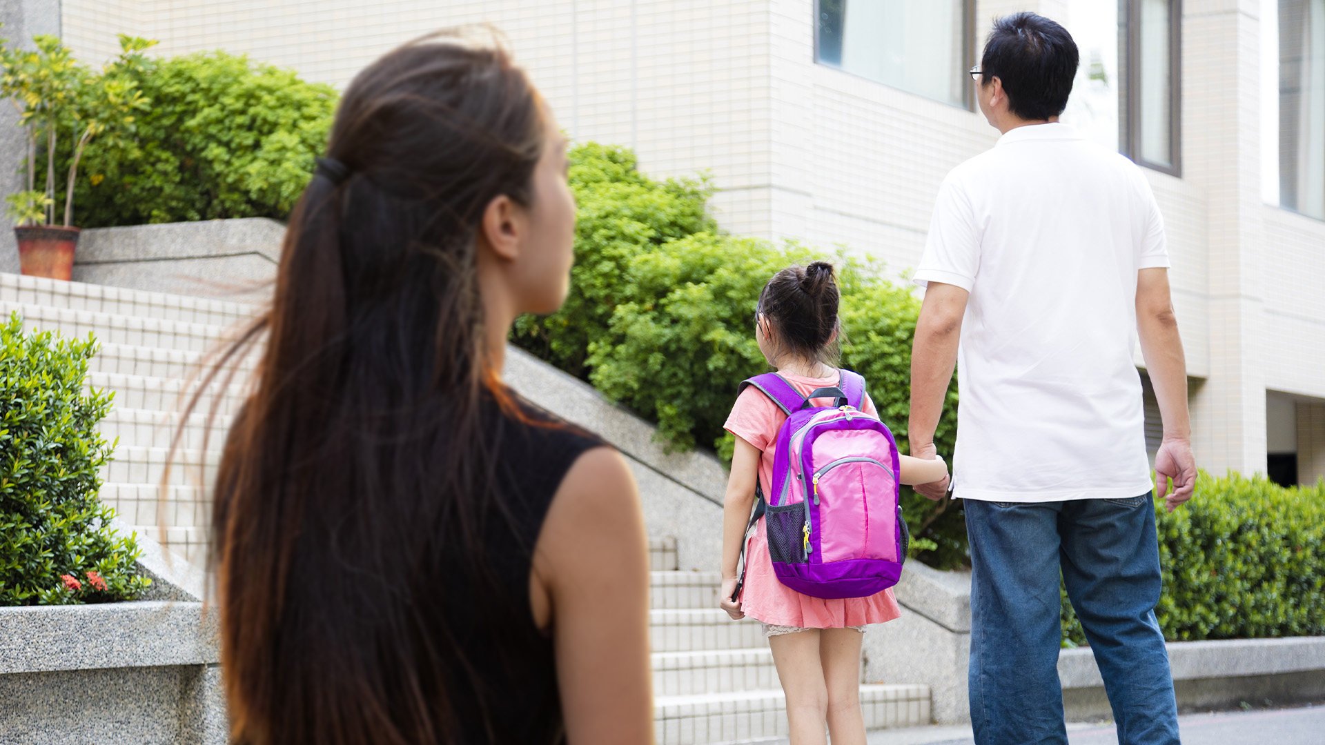 A Chinese father traversed the country to keep his daughter hidden from his ex-wife, telling the girl that “if your mother finds you, she will sell you.” Photo: SCMP composite/Shutterstock