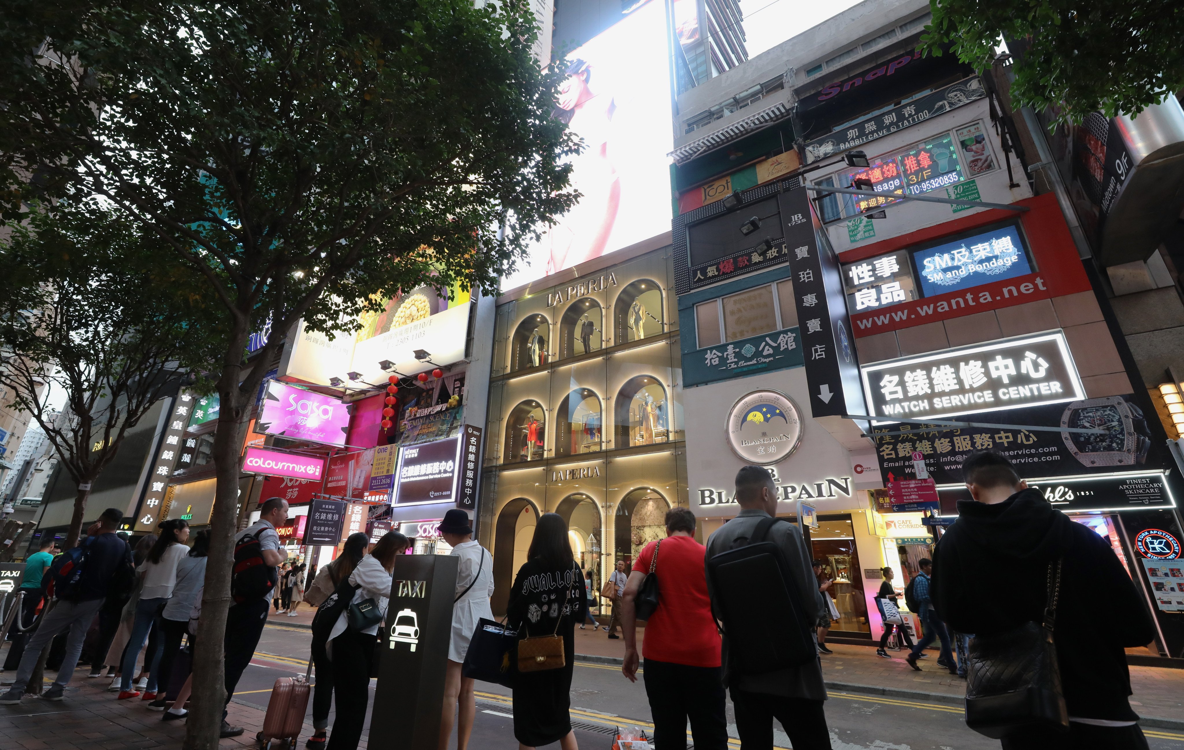 Emperor International owns retail properties on Russell Street. This picture taken in November 2018 shows Italian lingerie maker La Perla occupying one of the company’s shops. Photo: Dickson Lee