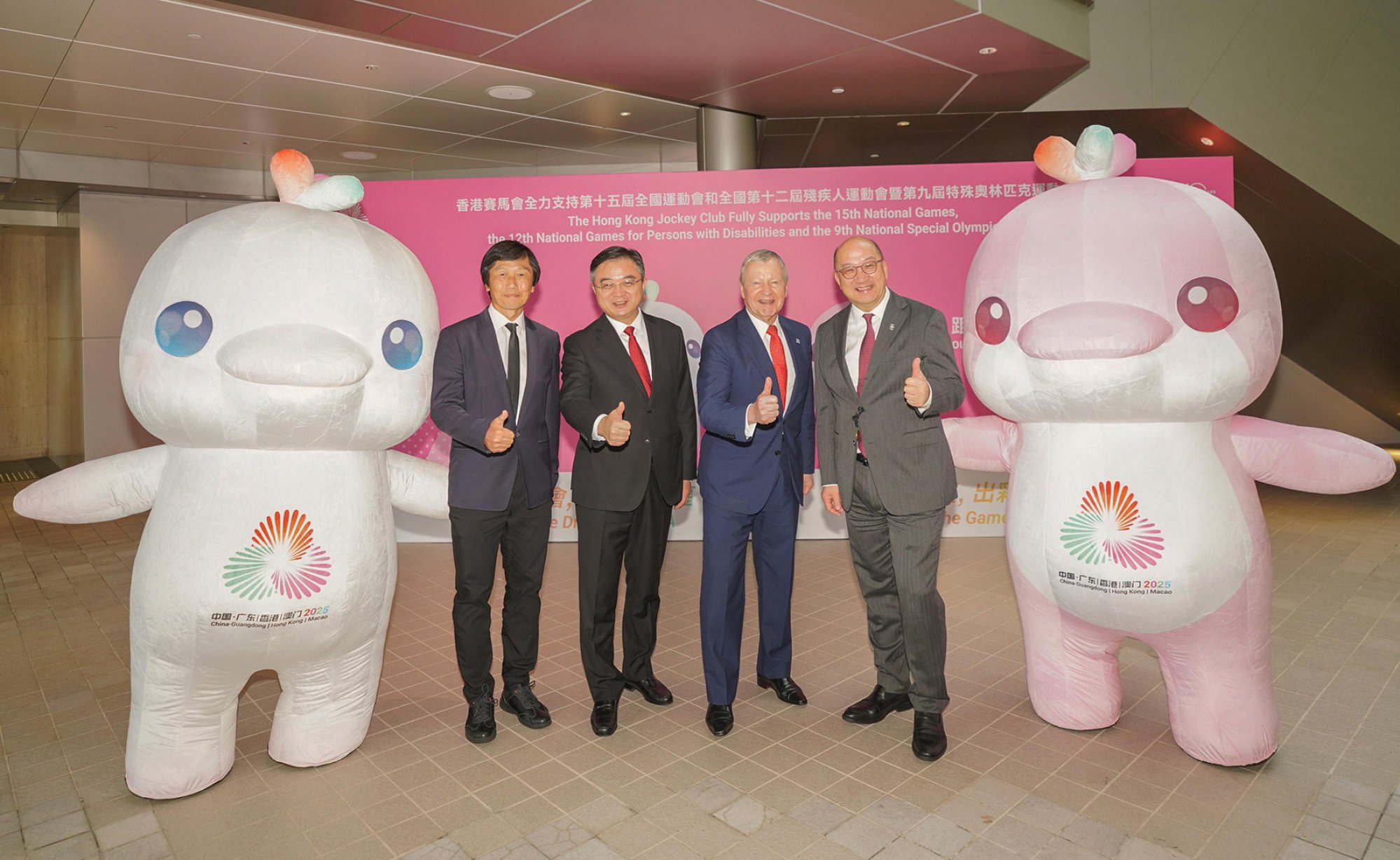 Yeung Tak-keung, Cui Jian, Winfried Engelbrecht-Bresges and Raymond Tam with mascots for the National Games. Photo: HKJC