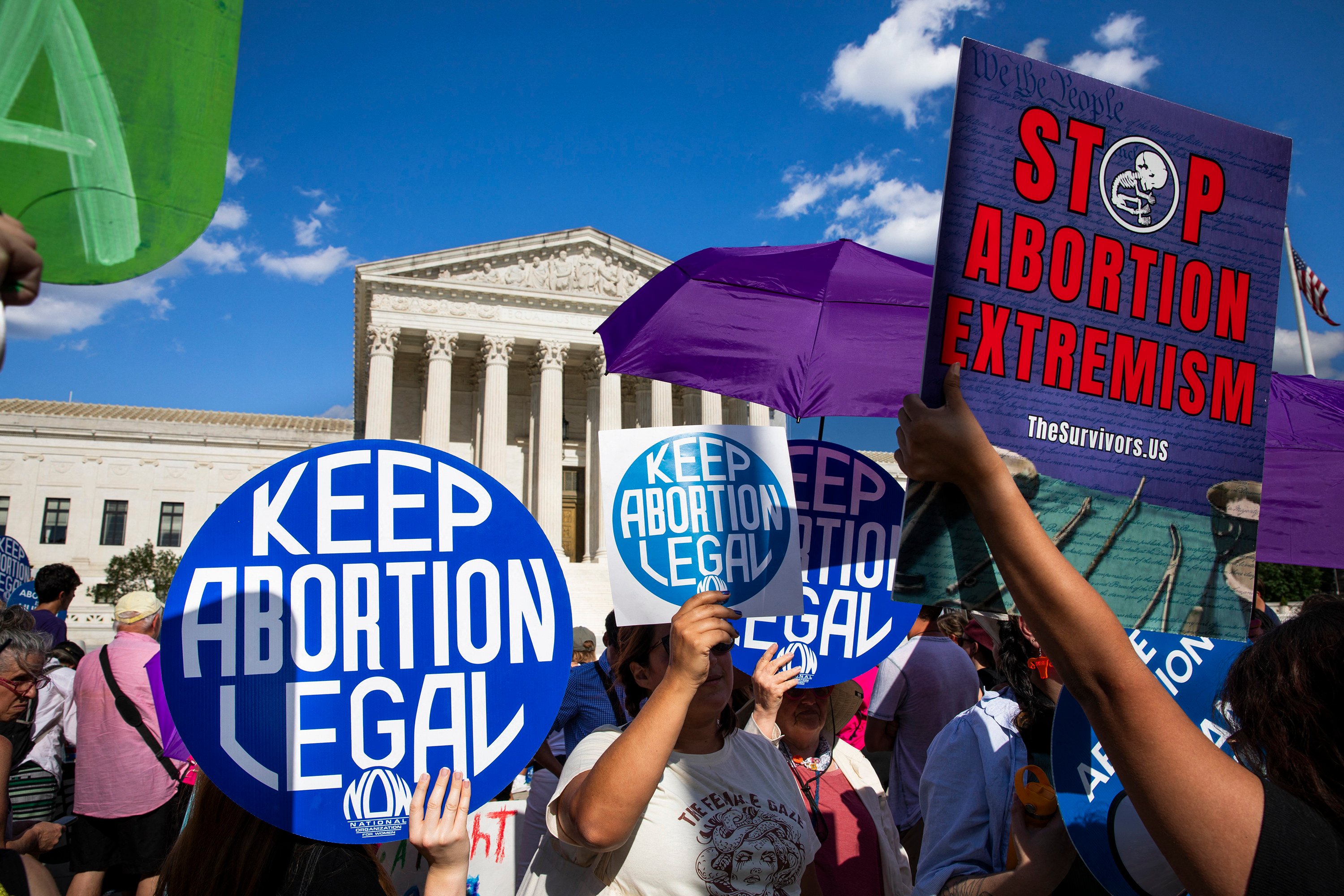Abortion rights and anti-abortion rights activists protest in front of the US Supreme Court in Washington, DC  in 2024. Photo: TNS