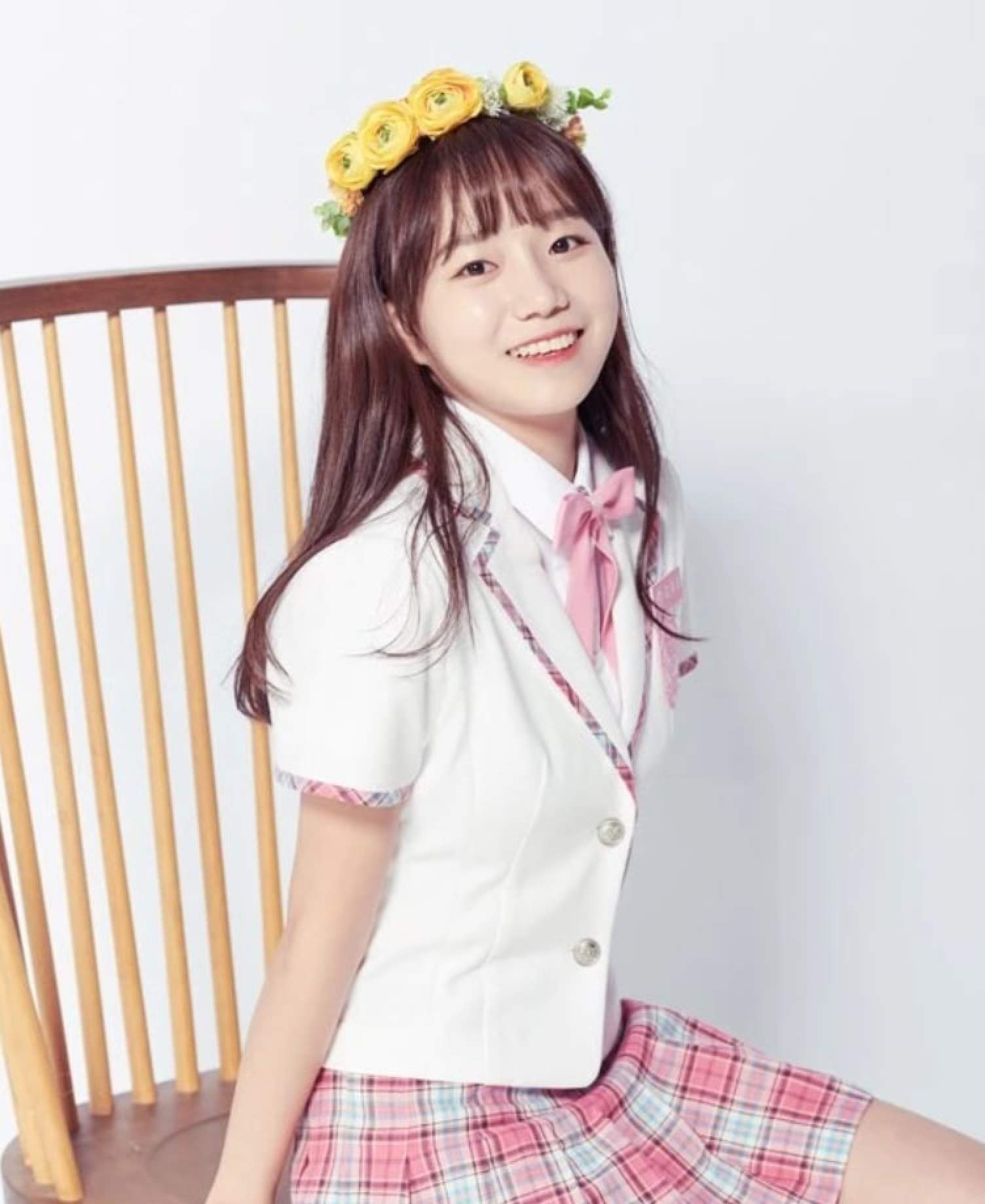 K-pop group TWICE's tearful Japanese member Momo hails