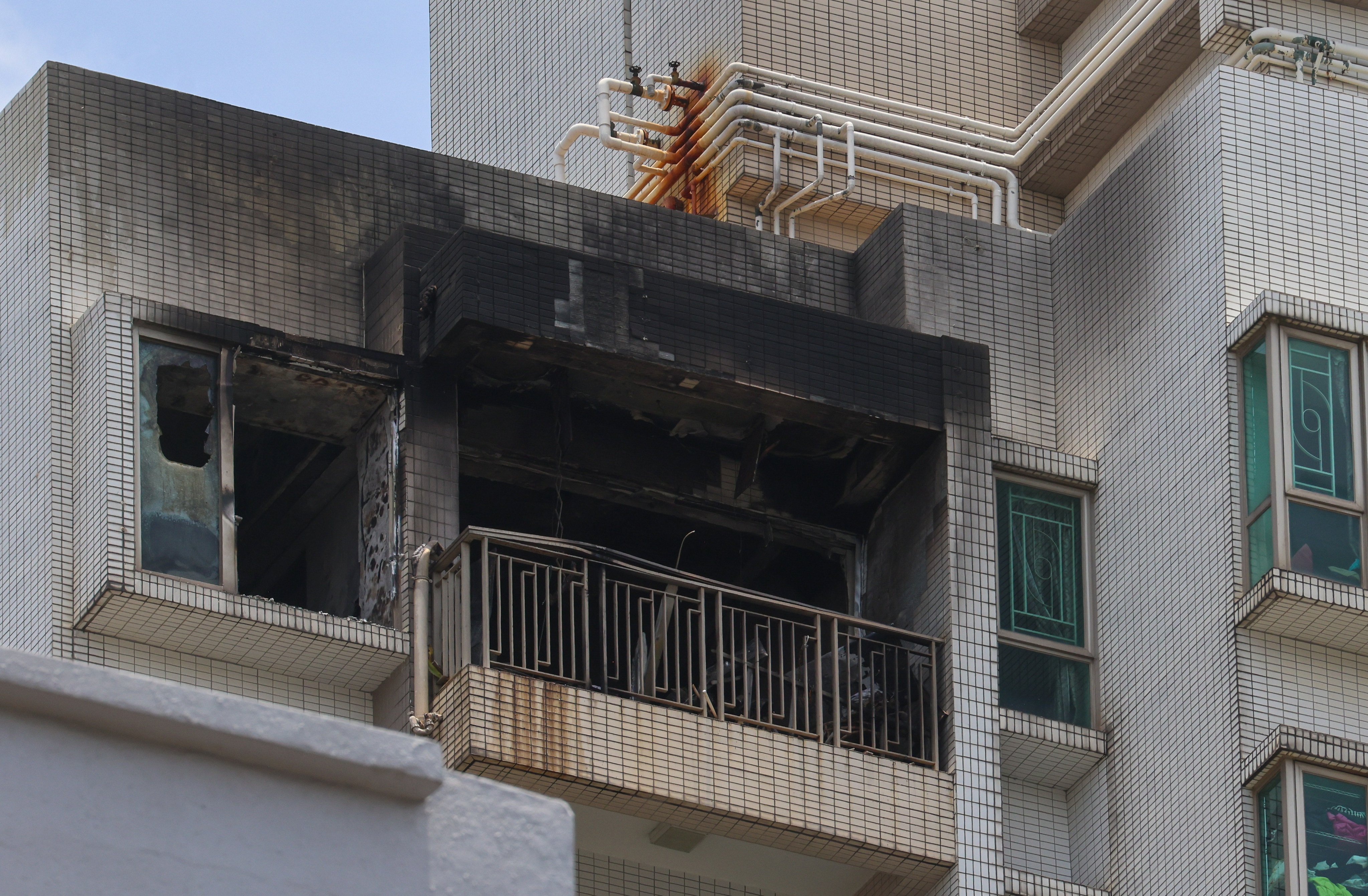 Police say firefighters did not find anyone when they first entered the flat, but later discovered the man dead on the balcony. Photo: Jelly Tse