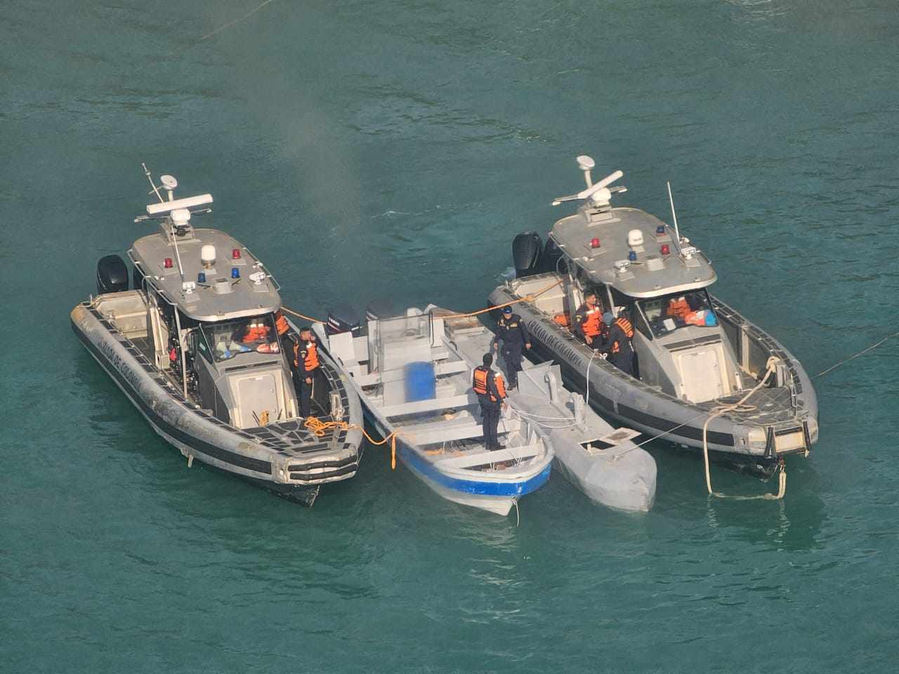 An unmanned semi-submersible between two Colombian Navy boats on July 2, 2025. Photo: Colombian Navy via AFP