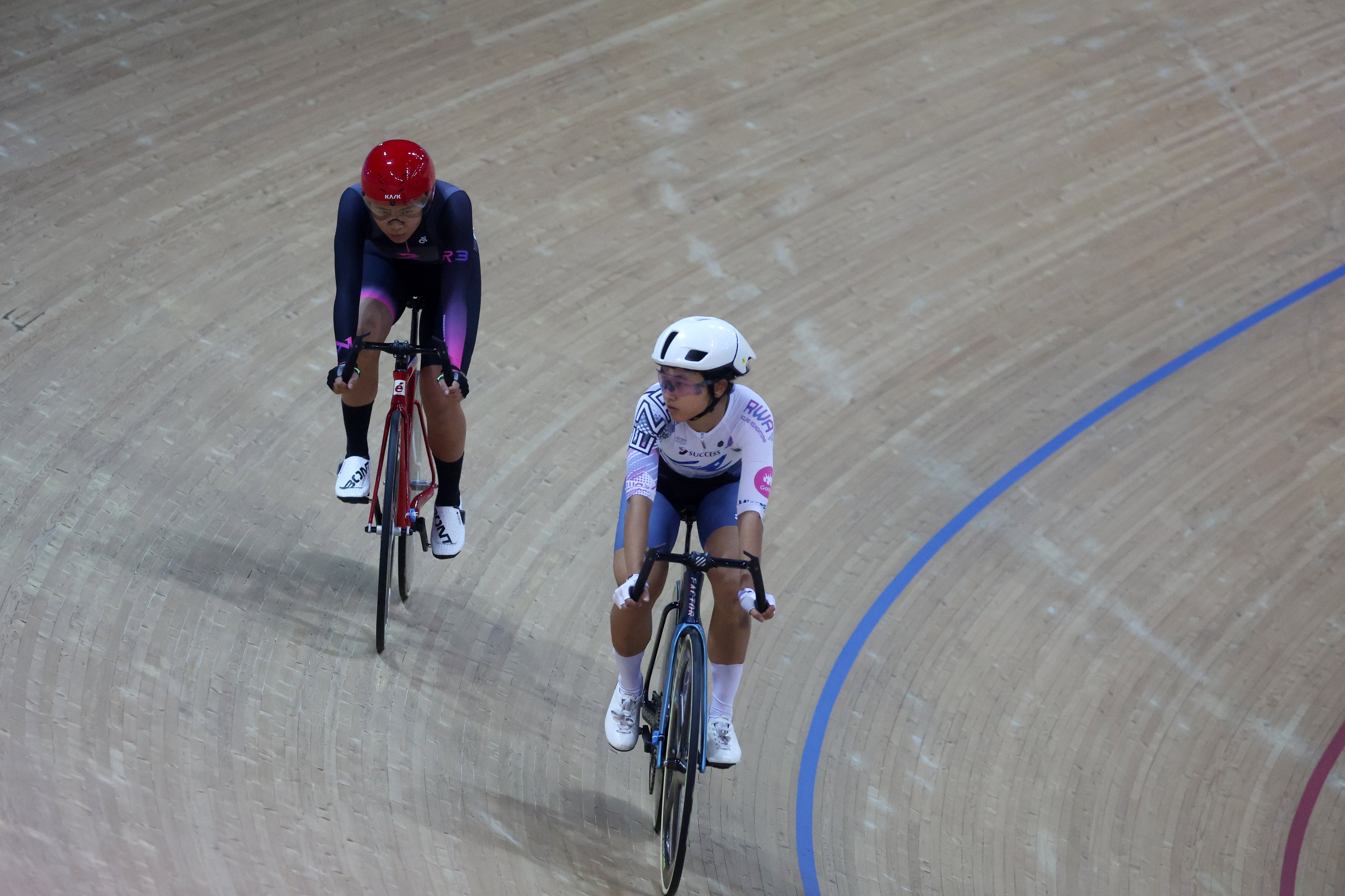 Ceci Lee, with Law Ching-kiu in her shadow, breezes to elimination race gold. Photo: Edmond So