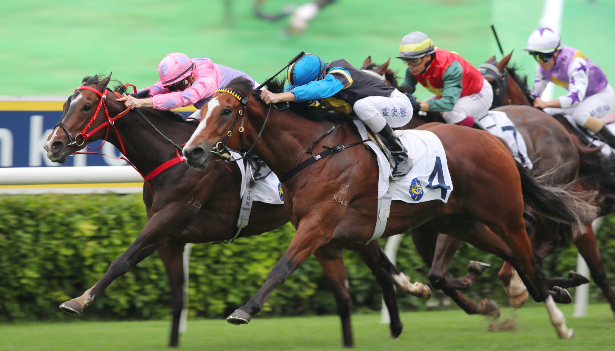 Masterofmyuniverse (inside) lashes home to win again at Sha Tin.