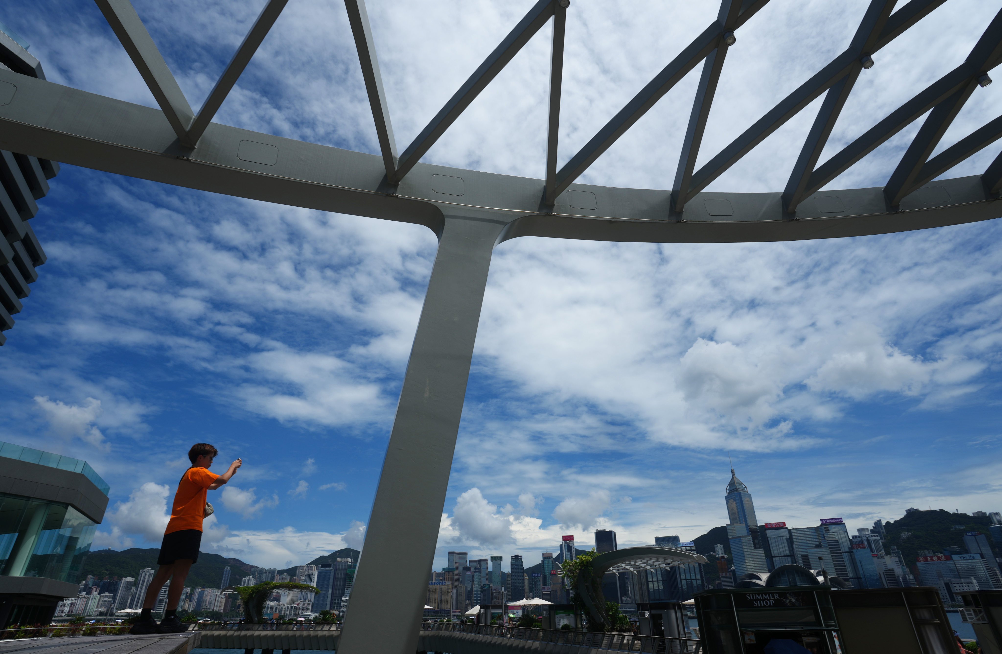 The Hong Kong Observatory issued the No 1 typhoon signal at 12.20pm on Friday. Photo: Sam Tsang