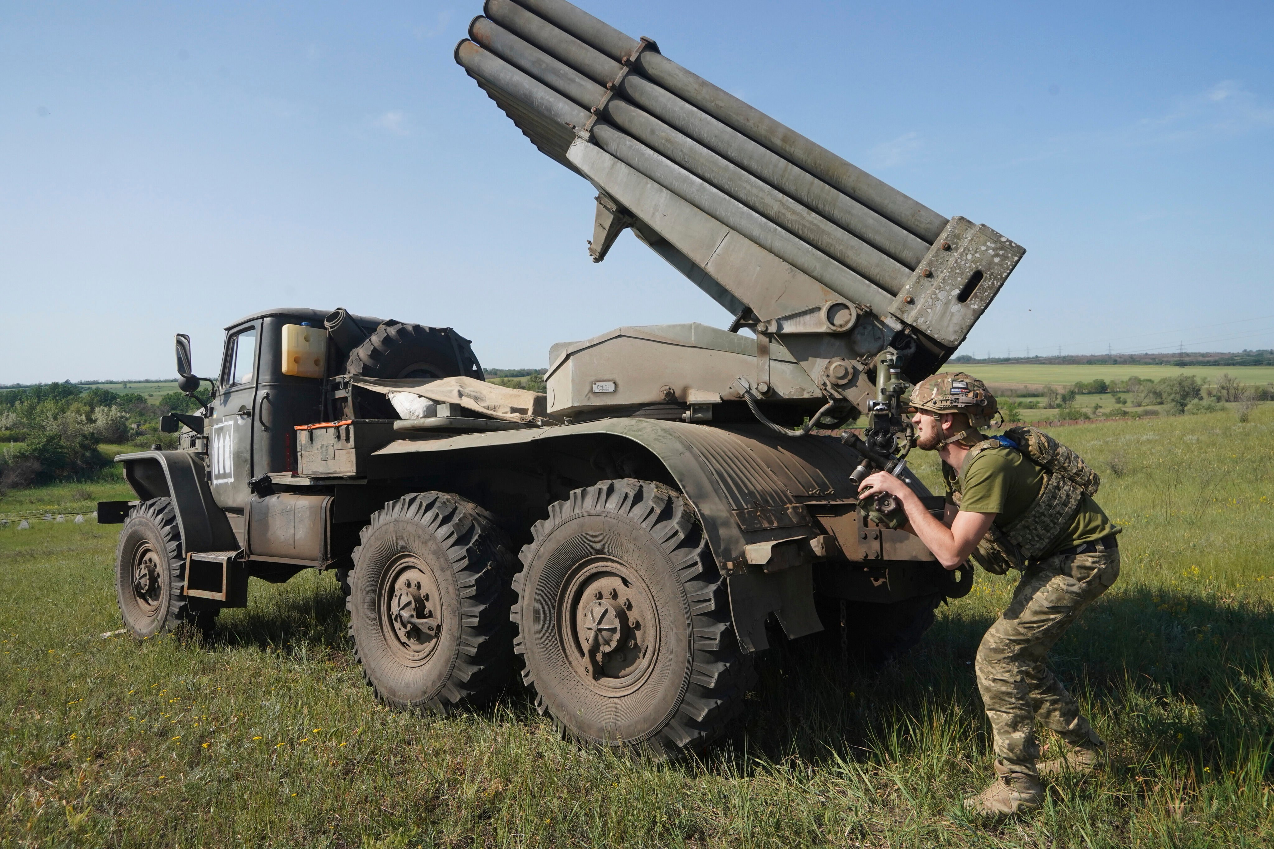 A soldier of Ukraine’s 30th Separate Mechanized Brigade prepares to fires a rocket launcher toward Russian positions at the front line in the Donetsk region of Ukraine on Thursday. Photo: AP