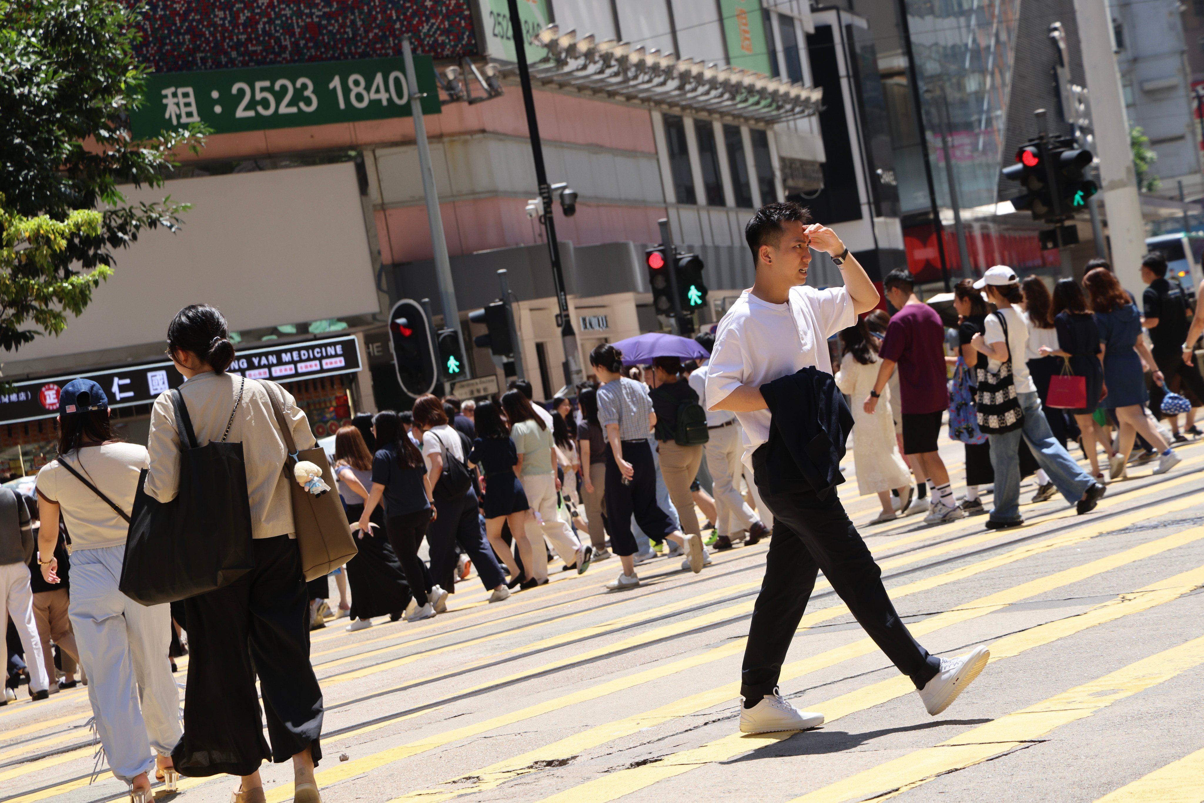 The Observatory has said that the weather in Hong Kong is likely to be very hot for the next couple of days. Photo: Jelly Tse