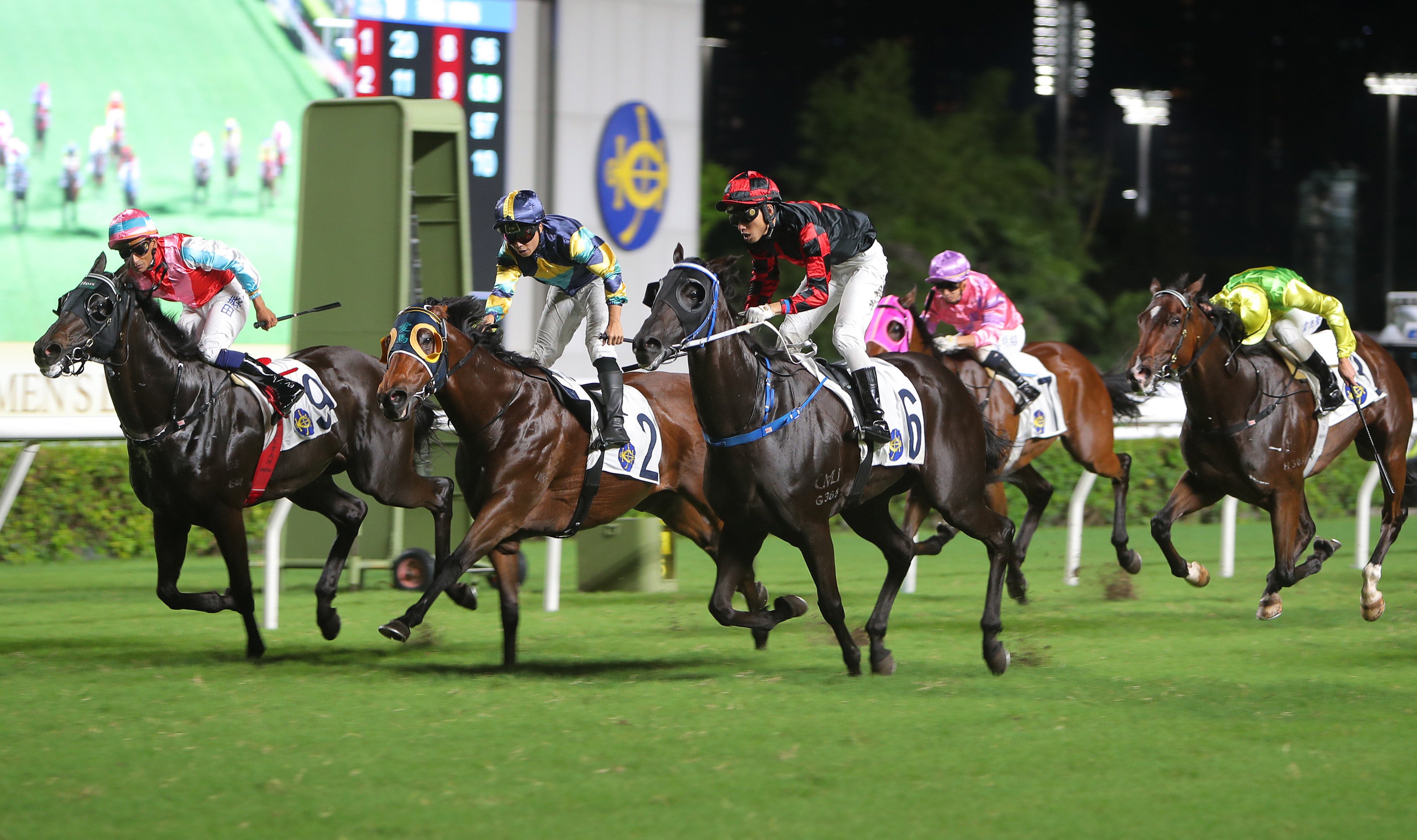 Dancing Code and Ellis Wong (right) get up in the nick of time at Sha Tin. Photo: Kenneth Chan