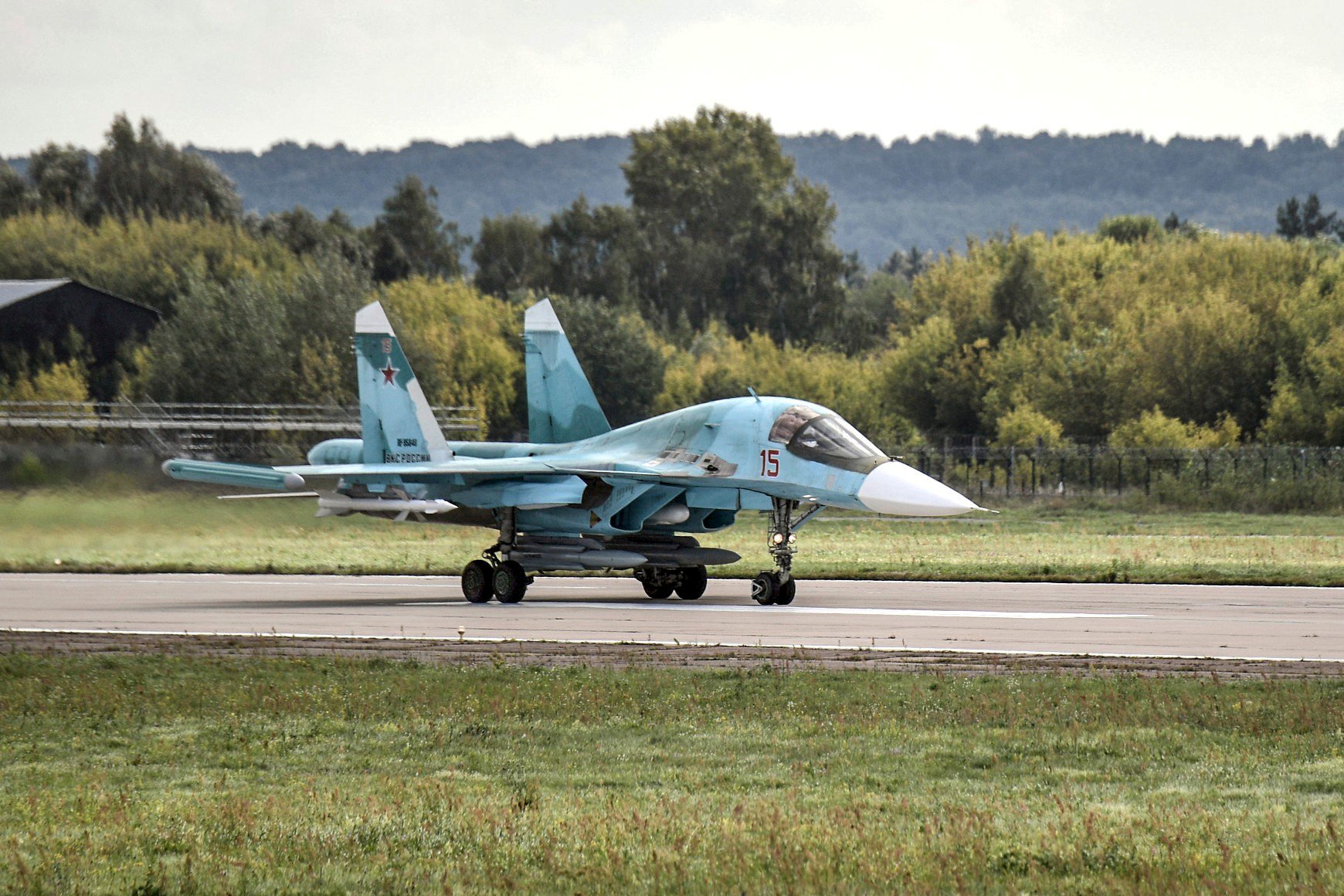 A Sukhoi Su-34 fighter-bomber prepares to take off during an air show in Zhukovsky, Russia, in August 2019. Photo: Kremlin via dpa