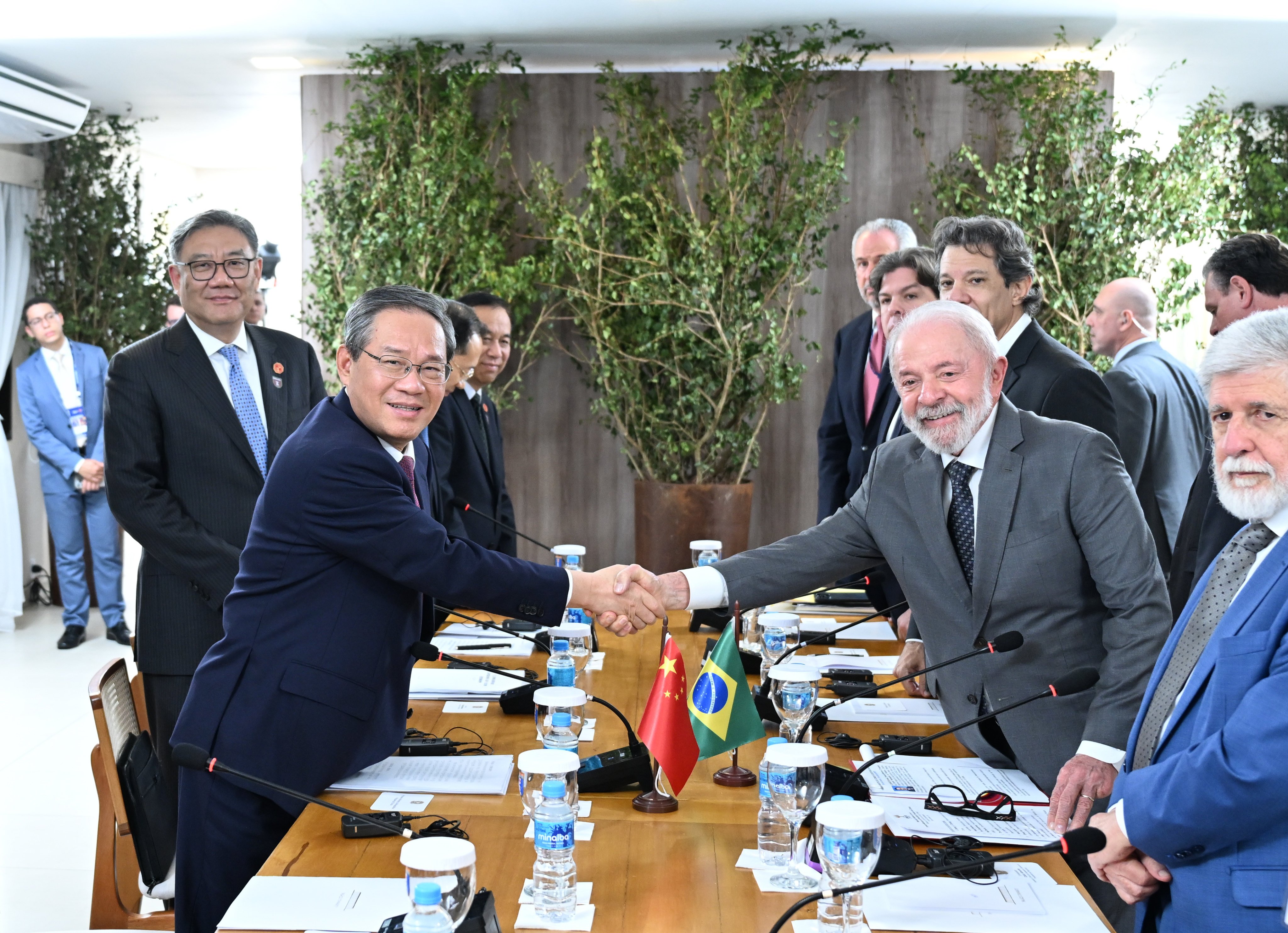 Chinese Premier Li Qiang with Brazilian President Luiz Inacio Lula da Silva in Rio de Janeiro, Brazil, on Sunday. Photo: Xinhua