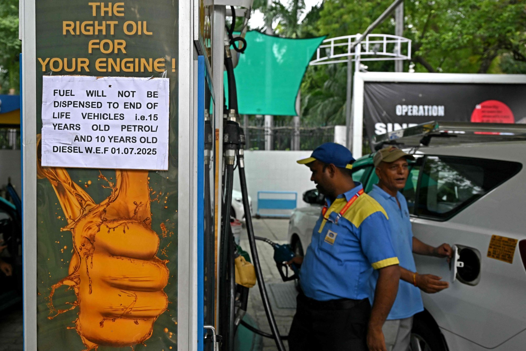 A notice announcing the ban on refuelling petrol cars older than 15 years and diesel vehicles older than 10 years, is displayed at a gas station in New Delhi on July 1. Photo: AFP A notice announcing the ban on refuelling petrol cars older than 15 years and diesel vehicles older than 10 years, is displayed at a gas station in New Delhi on July 1. Photo: AFP
