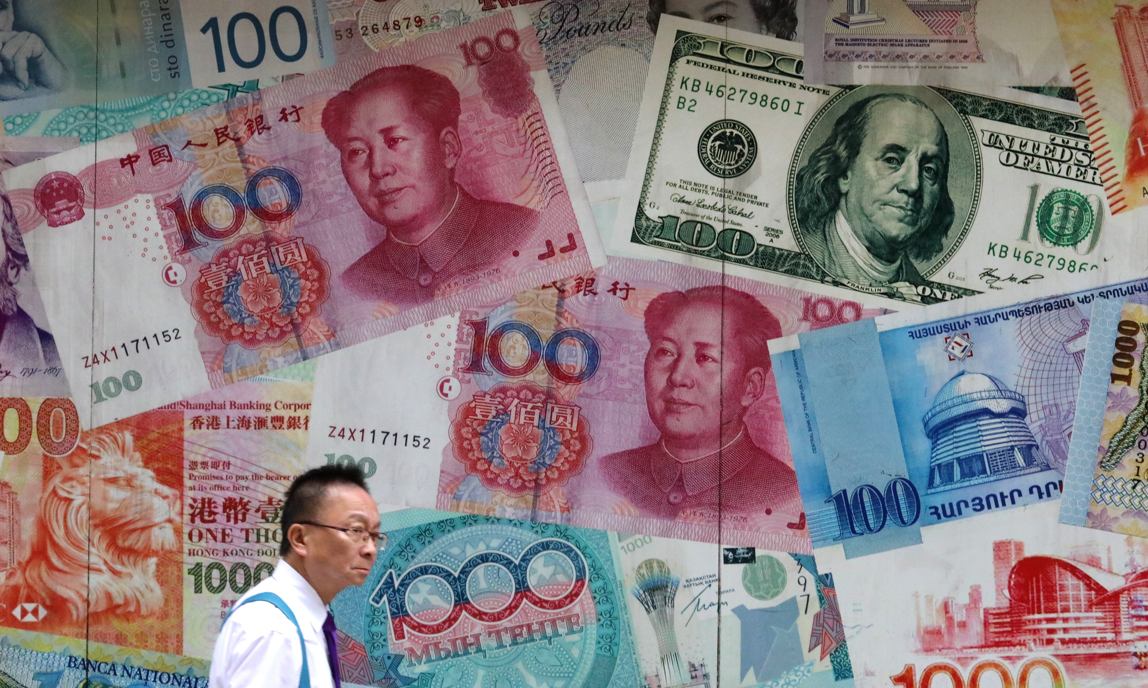 A man walks by a currency exchange outlet in Central. Photo: Felix Wong