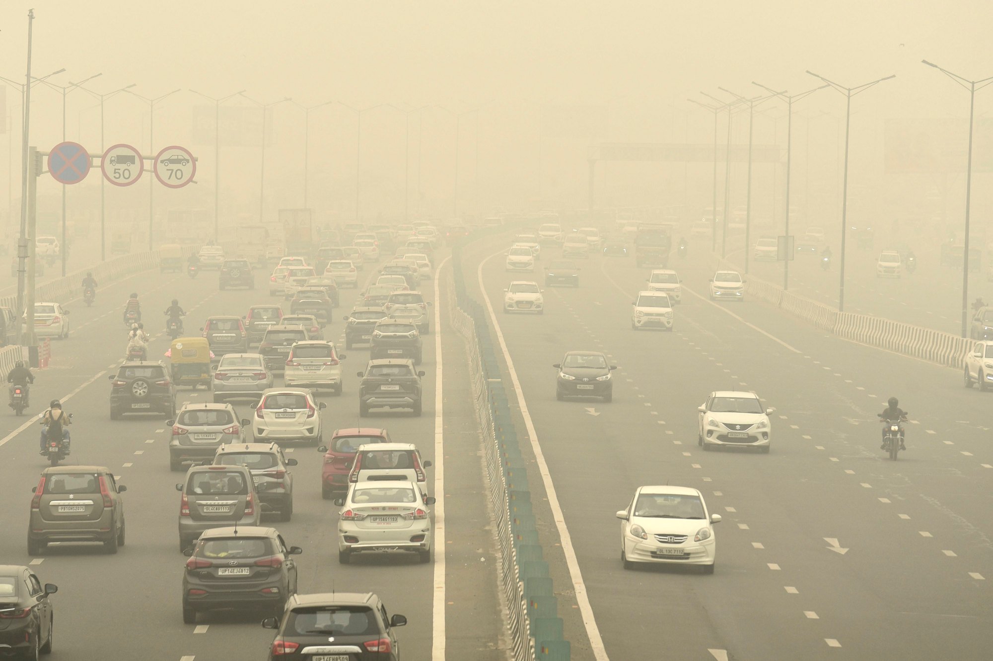 Traffic moves on a road enveloped by fog and smog in New Delhi, India. Delhi ranks as one of the most polluted cities globally, where the air quality frequently reaches hazardous levels. Photo: AP Traffic moves on a road enveloped by fog and smog in New Delhi, India. Delhi ranks as one of the most polluted cities globally, where the air quality frequently reaches hazardous levels. Photo: AP
