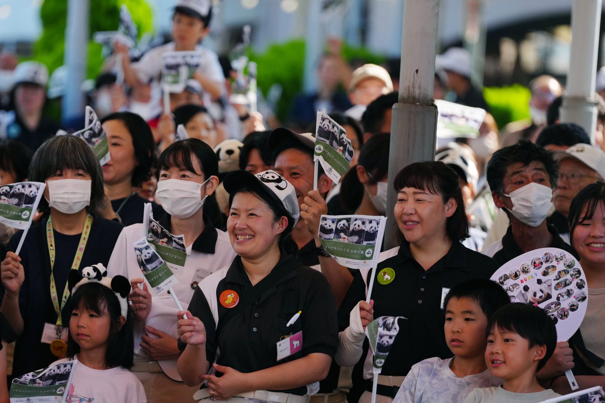 People bid farewell to giant pandas at Adventure World amusement park in Japan’s Wakayama prefecture on June 28. Photo: Xinhua People bid farewell to giant pandas at Adventure World amusement park in Japan’s Wakayama prefecture on June 28. Photo: Xinhua