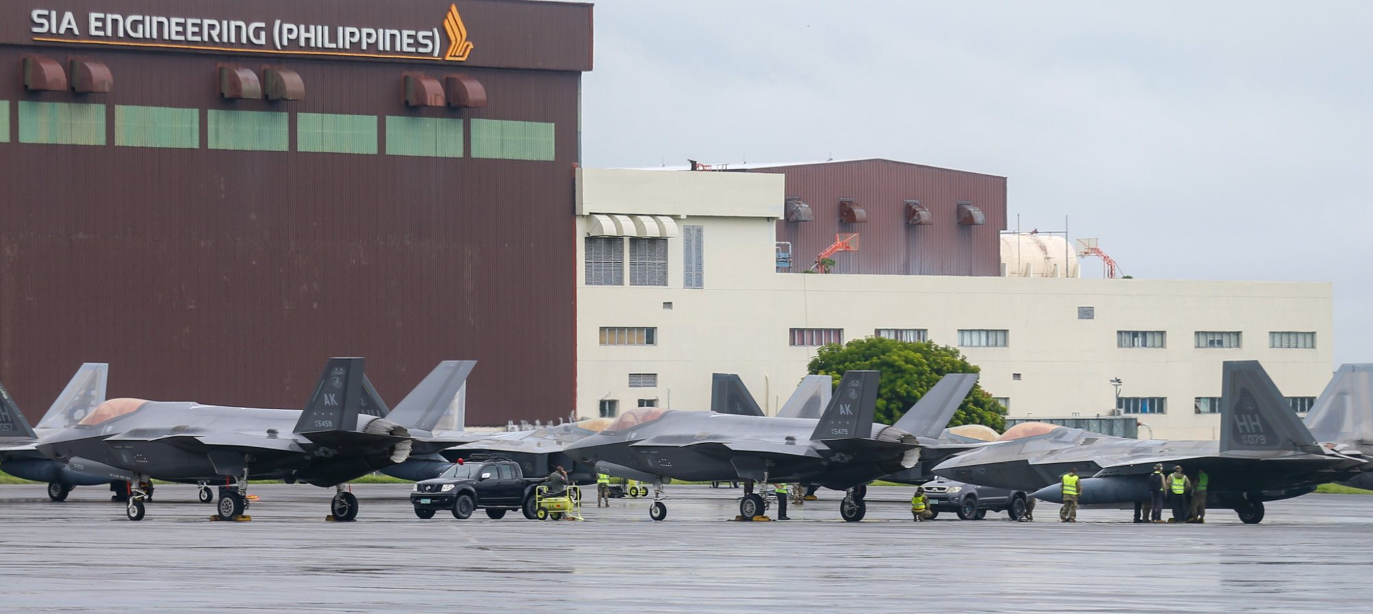 US ground crew servicing the F-35 Lightning fighter jets at Clark Air Base, Pampanga. Photo: Jeoffrey Maitem US ground crew servicing the F-35 Lightning fighter jets at Clark Air Base, Pampanga. Photo: Jeoffrey Maitem