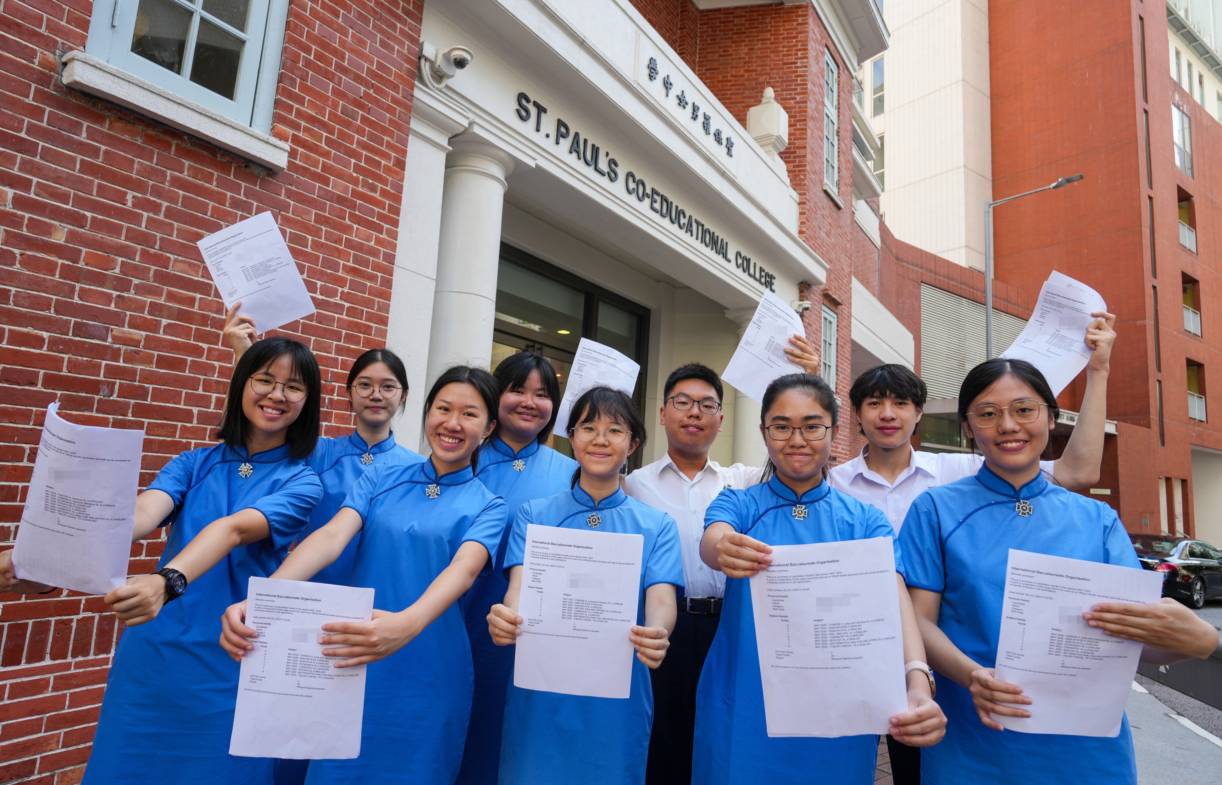 St Paul’s Co-educational College students pose for pictures after receiving the results of the IB examinations. Photo: Sam Tsang
