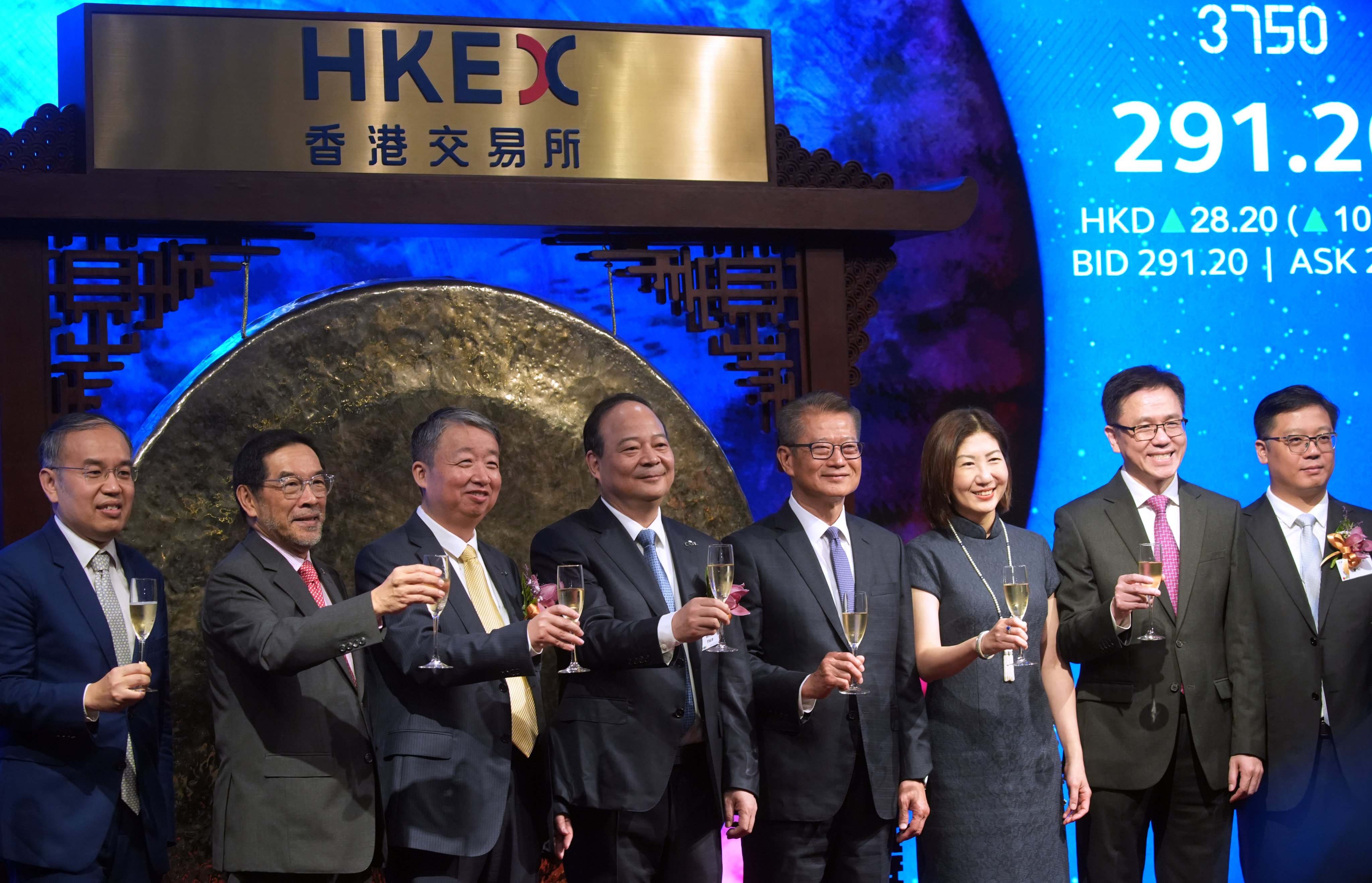 Financial Secretary Paul Chan Mo-po (fourth from right) and Bonnie Chan Yiting (third from right), CEO of the Hong Kong stock exchange, celebrate the listing of Contemporary Amperex Technology (CATL), a Chinese battery company that joined the market ahead of the launch of the new Technology Enterprises Channel that is aimed at attracting more firms from the tech sector. Photo: SCMP