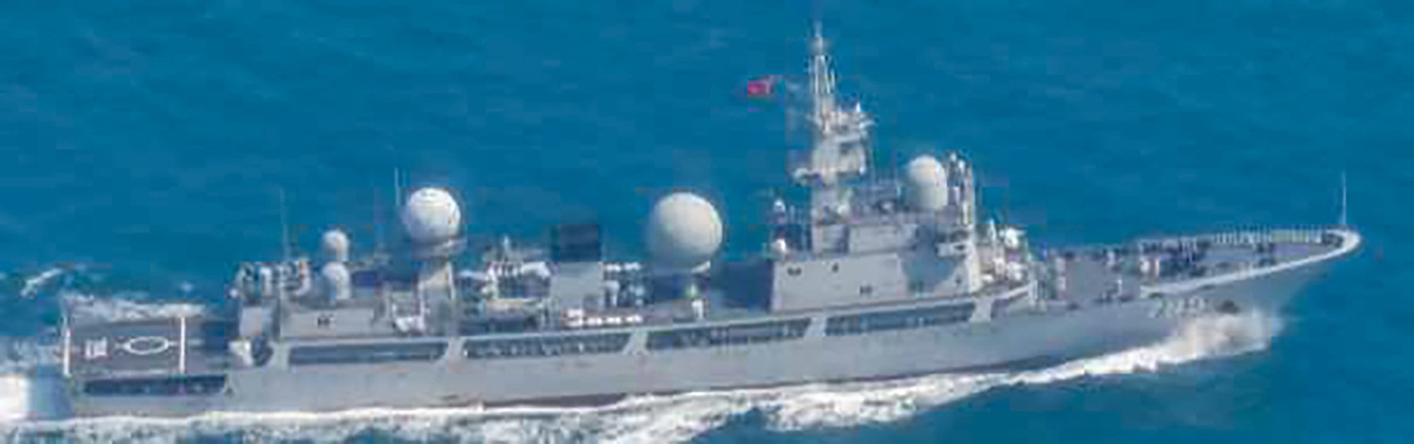 Sluban 075 Amphibious Assault Ship 1:450