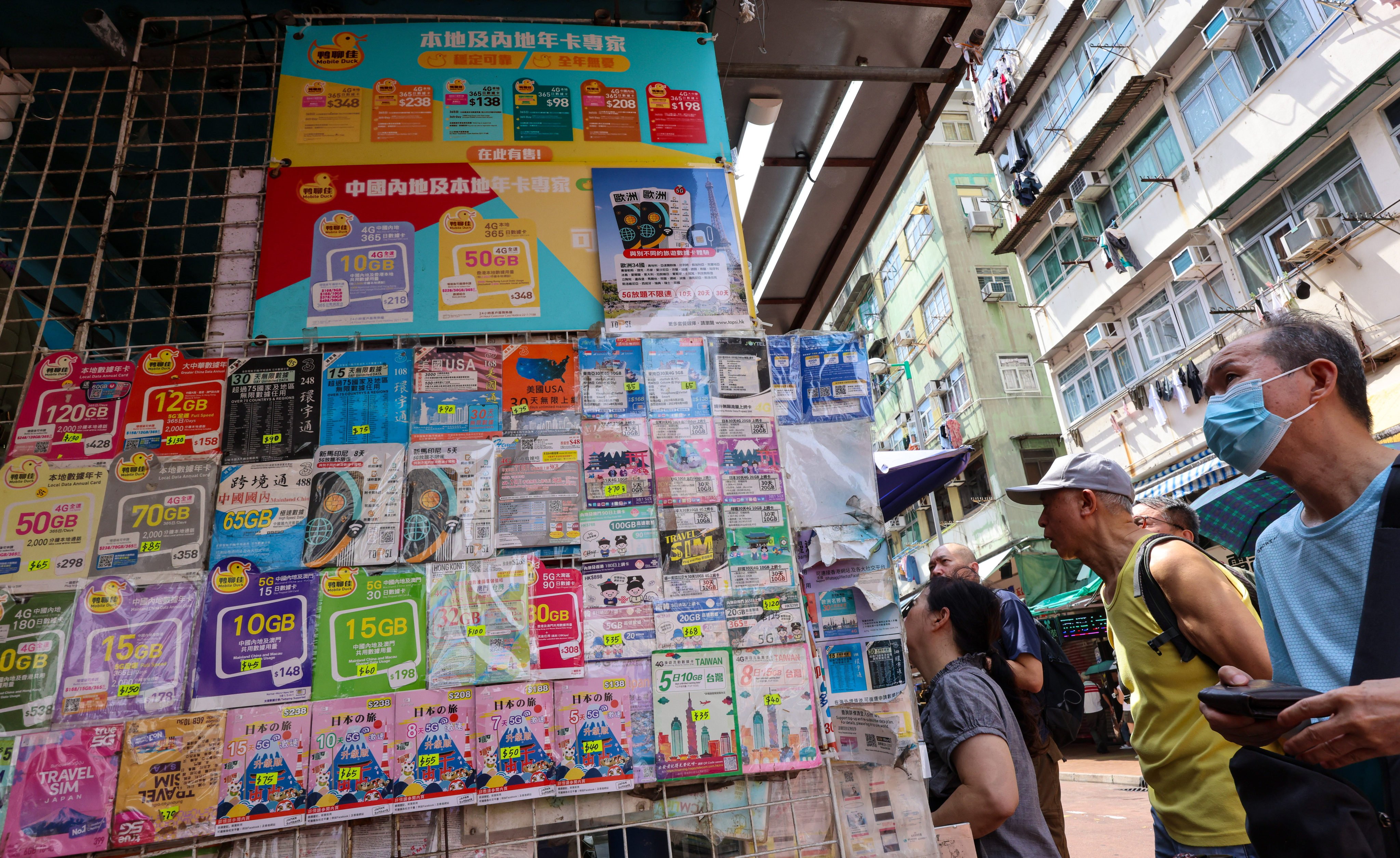 Under the proposals, improper use of SIM cards registered under another person’s information without authorisation may result in a maximum fine of HK$25,000 or up to one year in prison. Photo: Jelly Tse