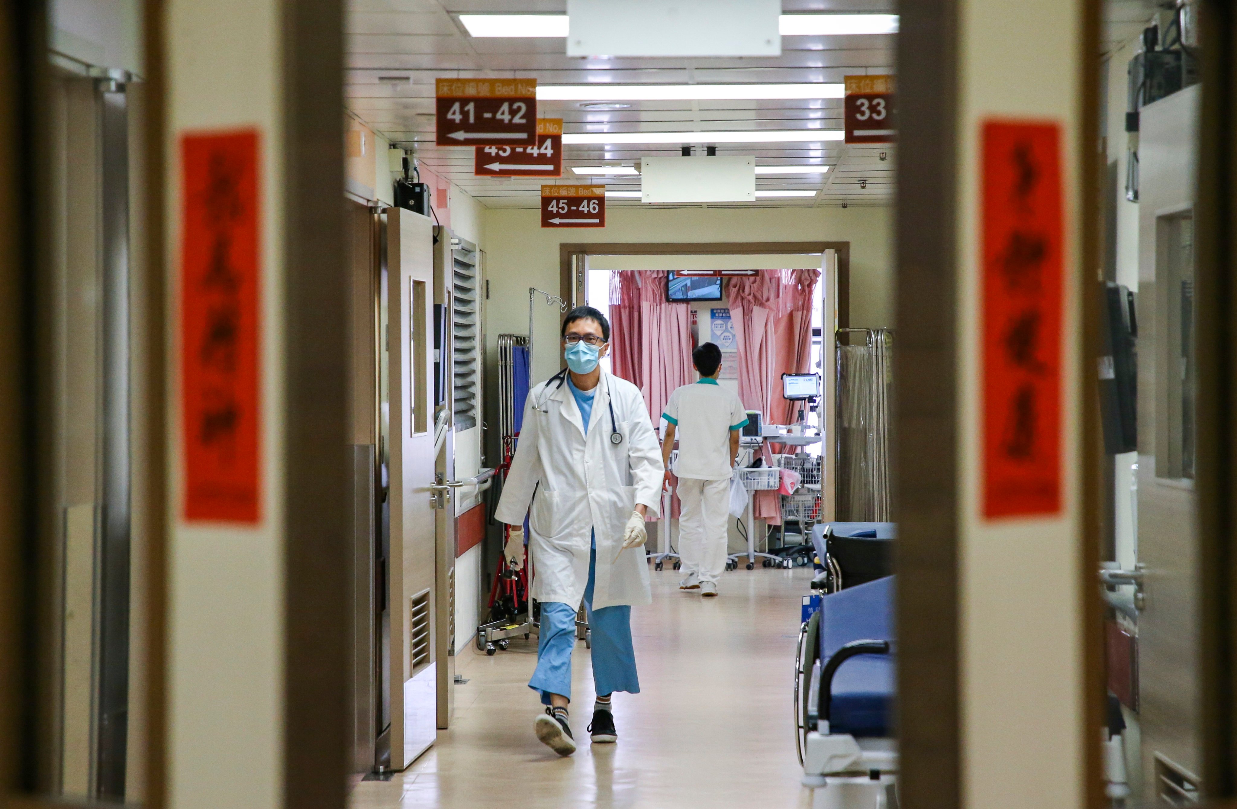 Medical staff in a ward at Queen Elizabeth Hospital in Yau Ma Tei. Photo: Felix Wong