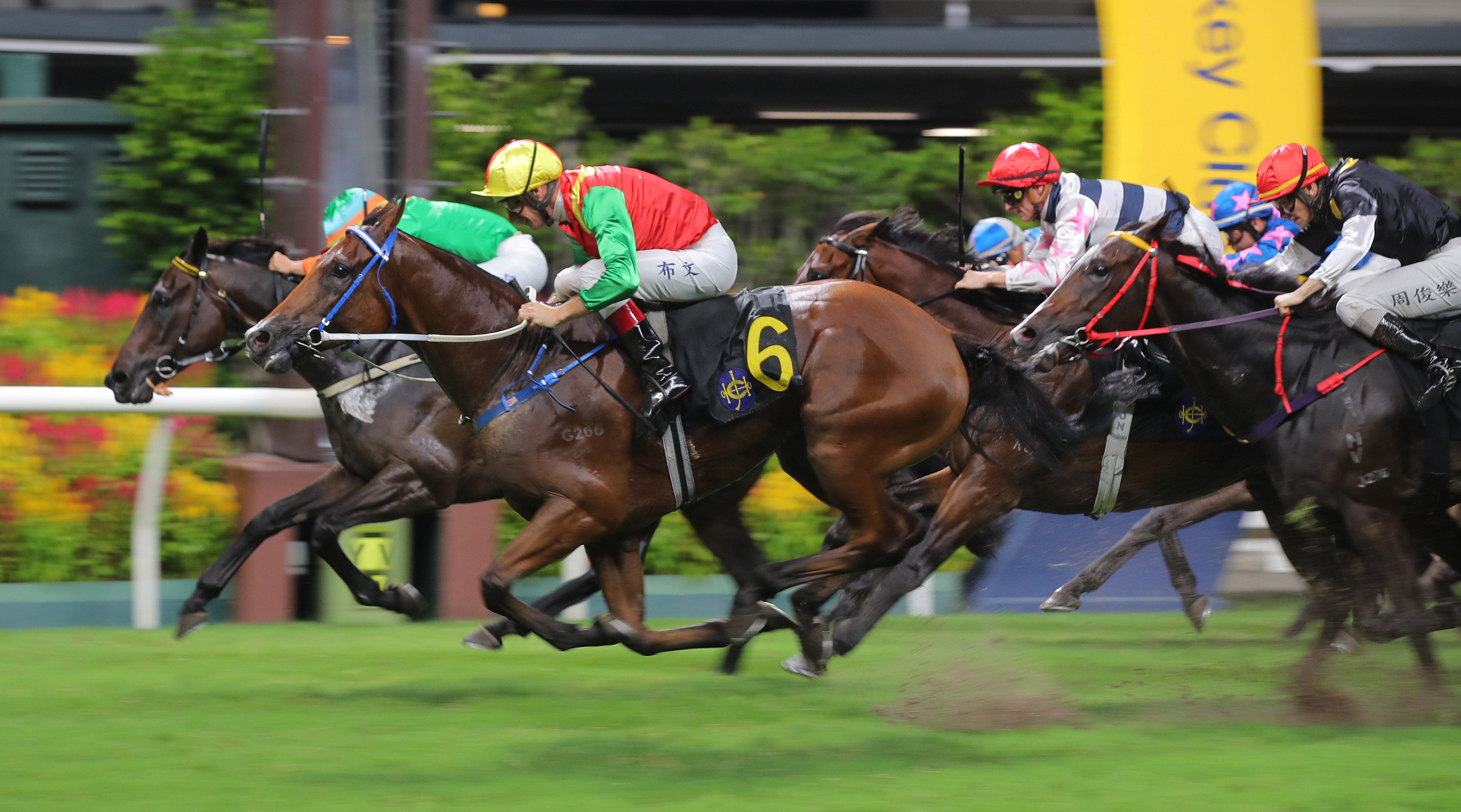 Hugh Bowman and Jumbo Legend (6) win the feature at Happy Valley. Photos: Kenneth Chan