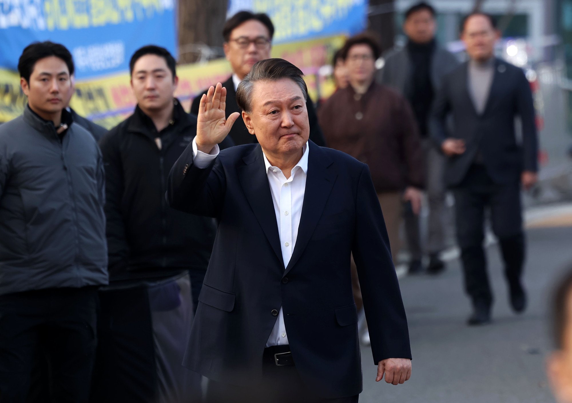 Yoon Suk-yeol waves to supporters outside Seoul Detention Centre on March 8 after his earlier release. Photo: Newsis via Xinhua Yoon Suk-yeol waves to supporters outside Seoul Detention Centre on March 8 after his earlier release. Photo: Newsis via Xinhua