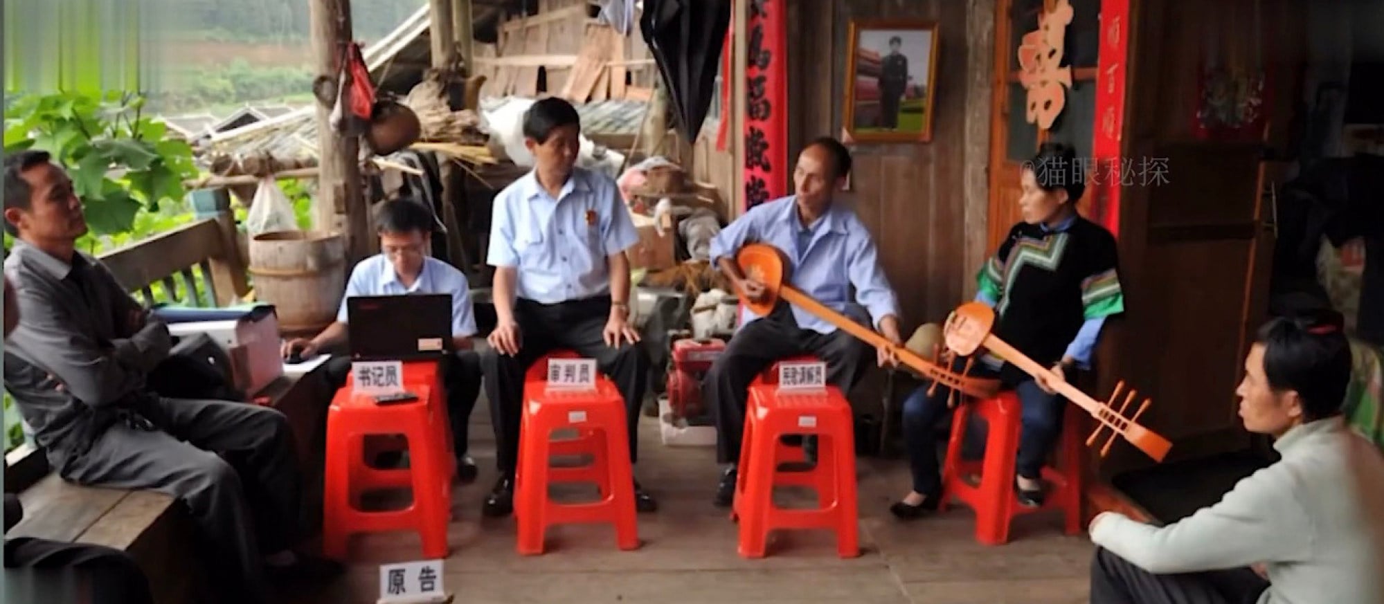 Musical instruments and songs are used to settle a dispute between two men in a rural village. Photo: Douyin
