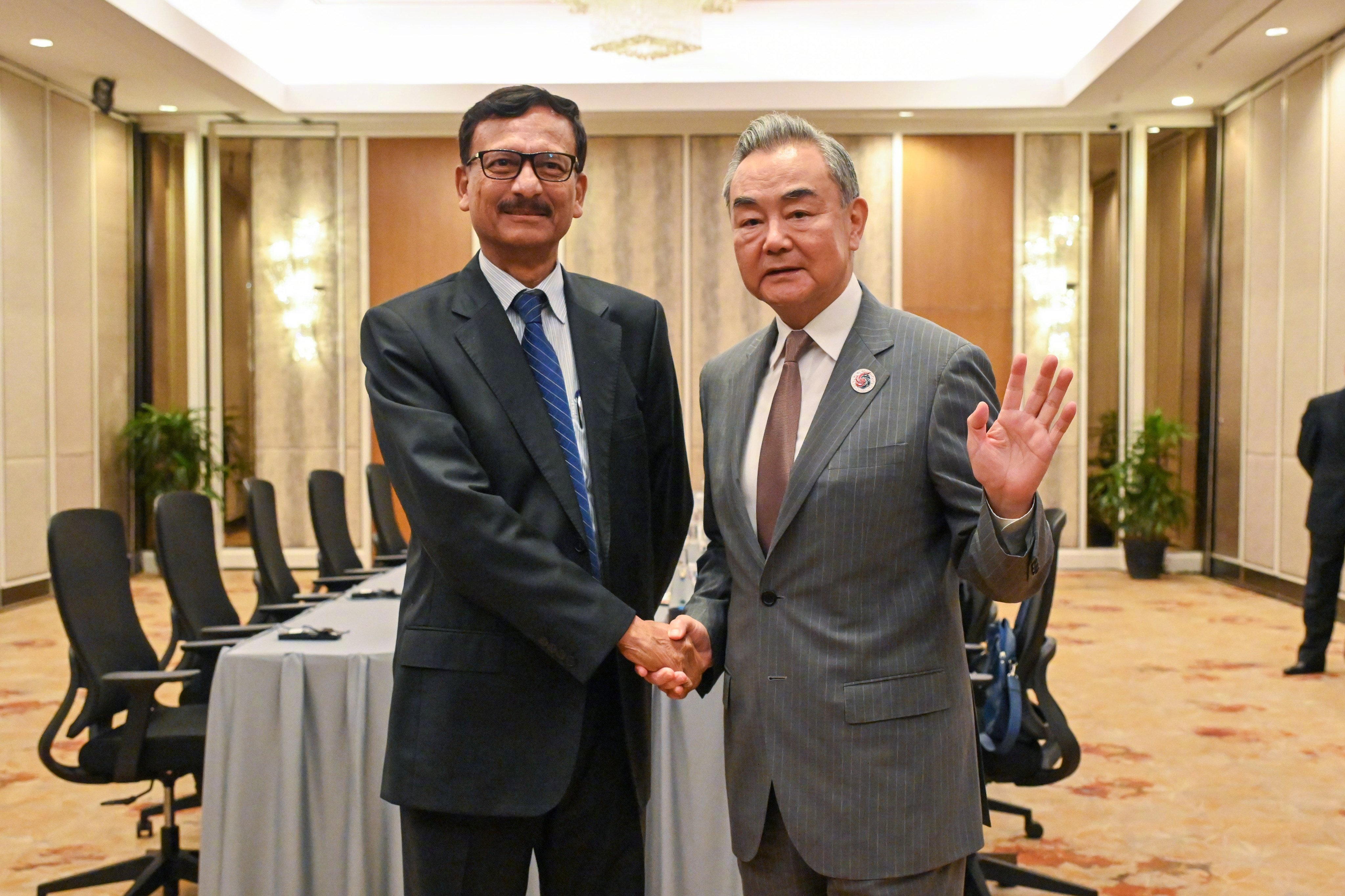 Chinese Foreign Minister Wang Yi (right) stressed cooperation as he described US trade practices as “unreasonable and immoral” during a meeting on Thursday with Md. Touhid Hossain, a foreign affairs adviser for Bangladesh. Photo: Handout