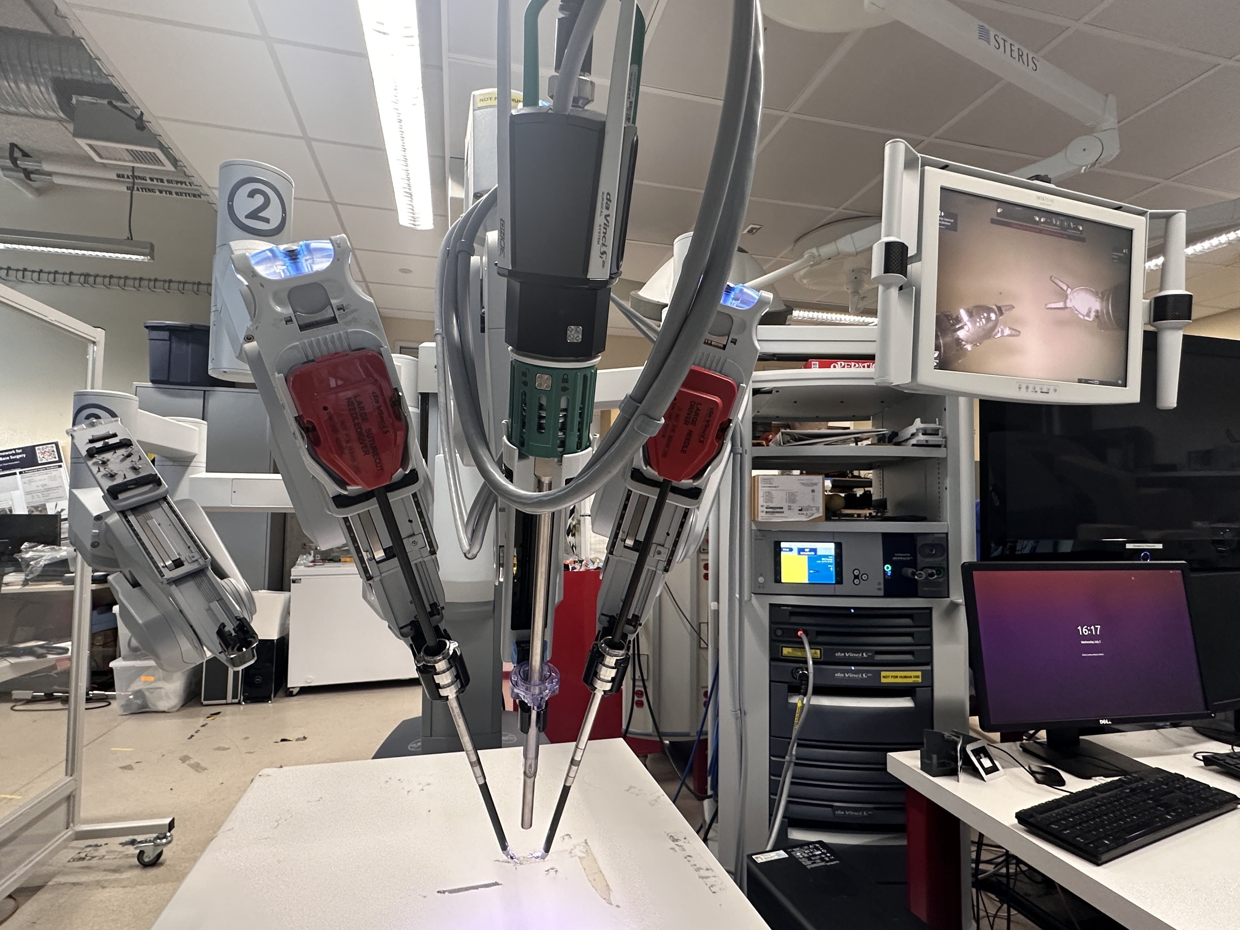 This machine trained on the videos of surgeries was able to precisely work on removing a gallbladder from a lifelike patient. Photo: Juo-Tung Chen/PA Media/Johns Hopkins University/dpa