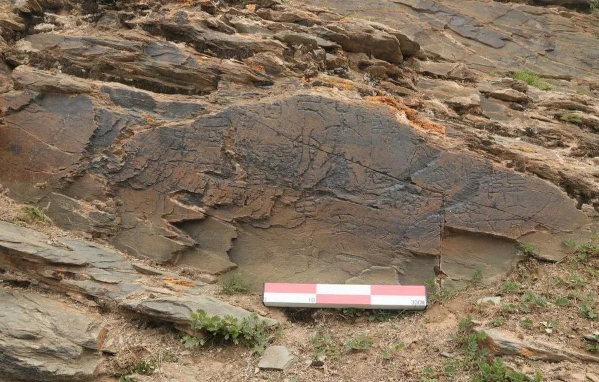The fully preserved inscriptions found by Chinese archaeologists are believed to come from the Qin dynasty, but the discovery has left academics divided over its authenticity. Photo: Weixin The fully preserved inscriptions found by Chinese archaeologists are believed to come from the Qin dynasty, but the discovery has left academics divided over its authenticity. Photo: Weixin