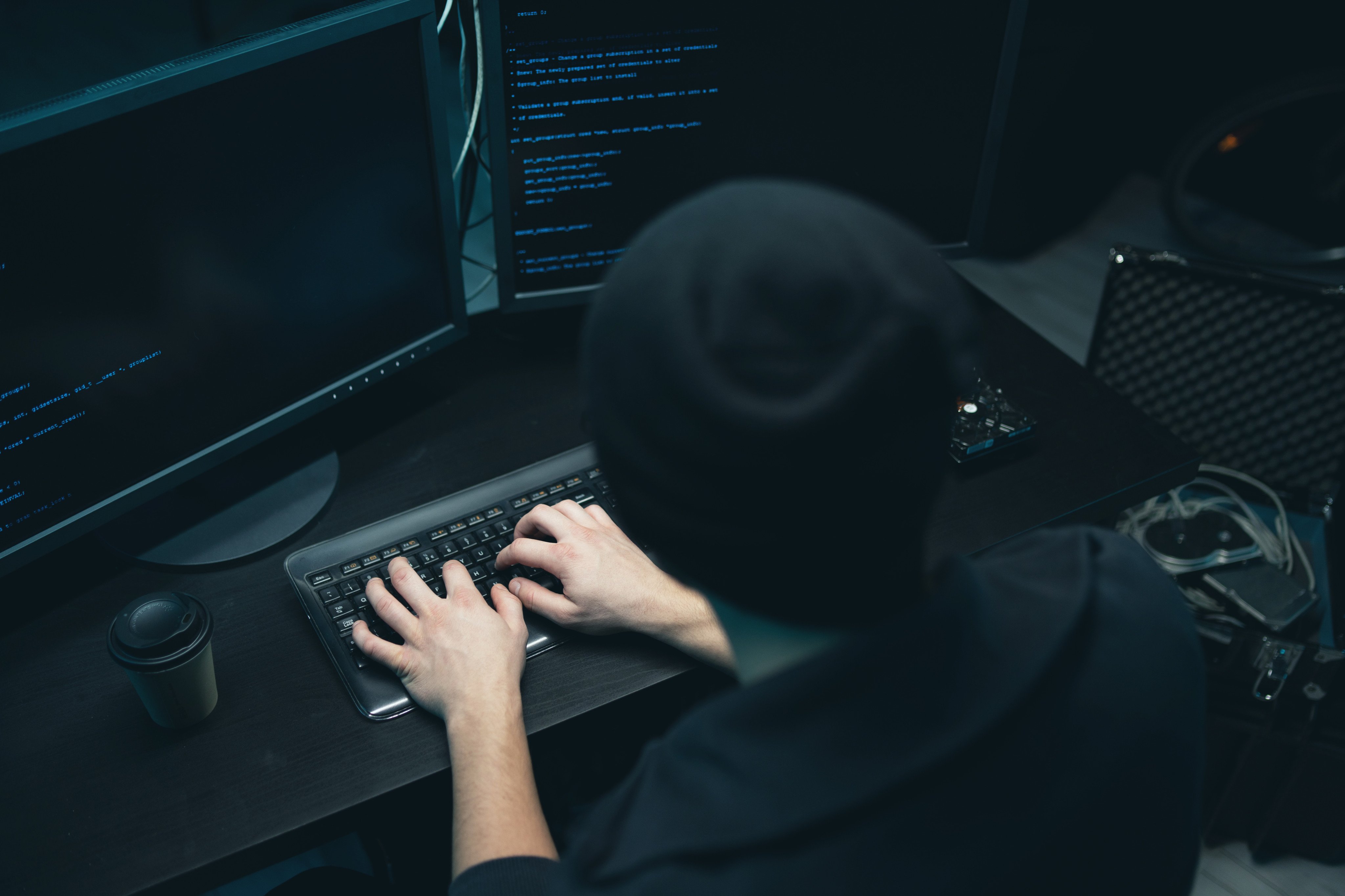 A Pakistani police raid uncovered a scam call centre in Faisalabad, arresting 149, including 71 foreigners. Photo: Shutterstock