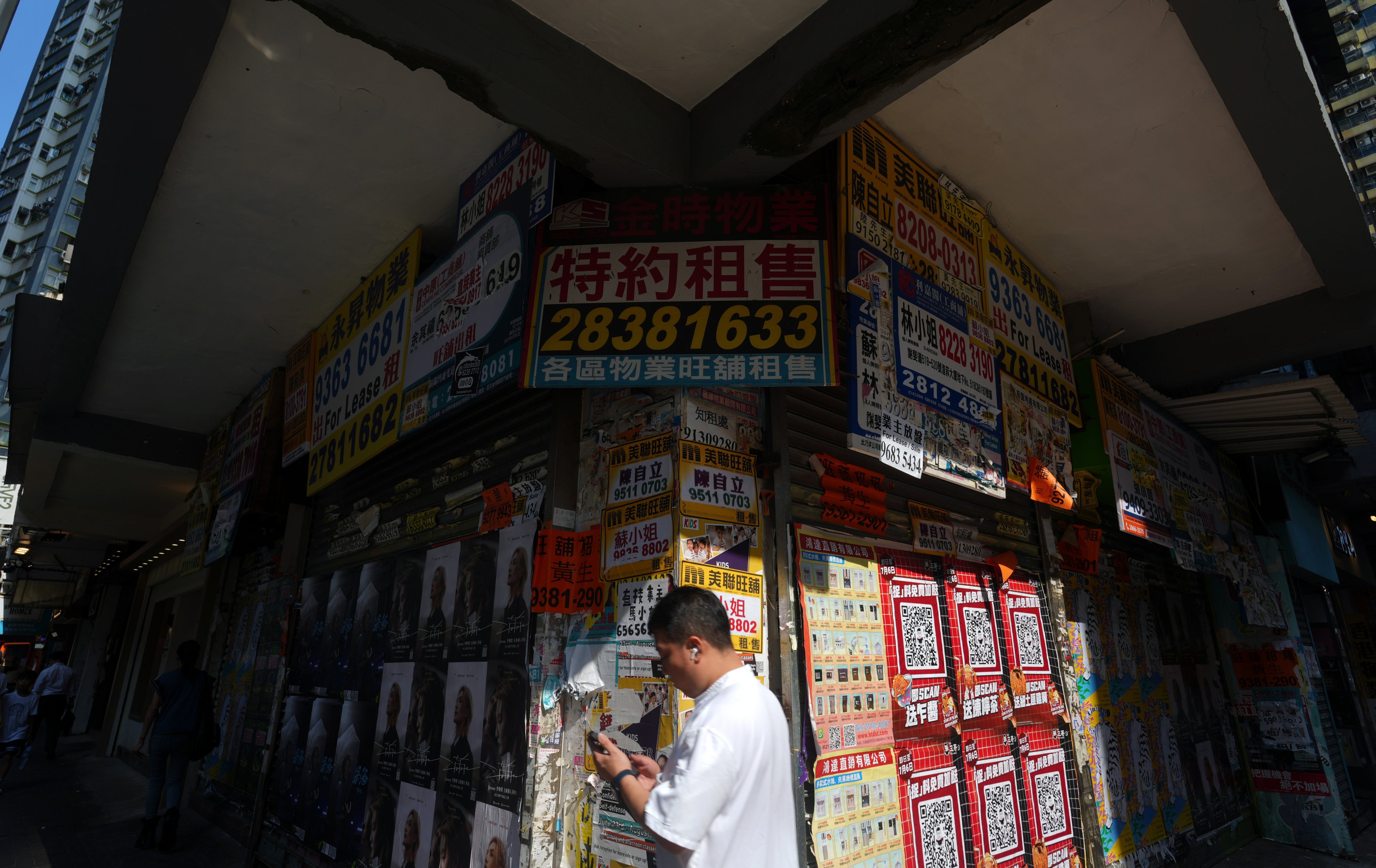 Pedestrians pass empty shops in Causeway Bay on July 7, 2025. Photo: Sam Tsang