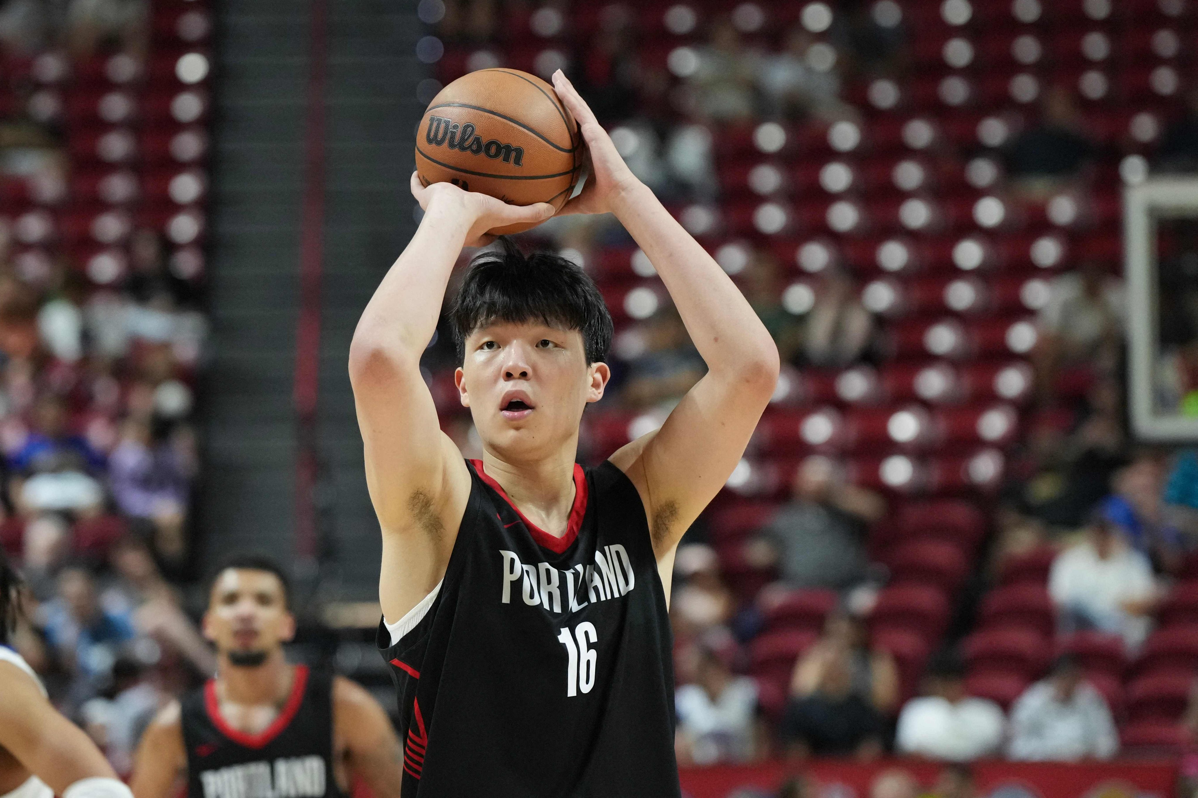 Portland Trail Blazers debutant Yang Hansen shoots a foul shot against the Golden State Warriors. Photo: AFP