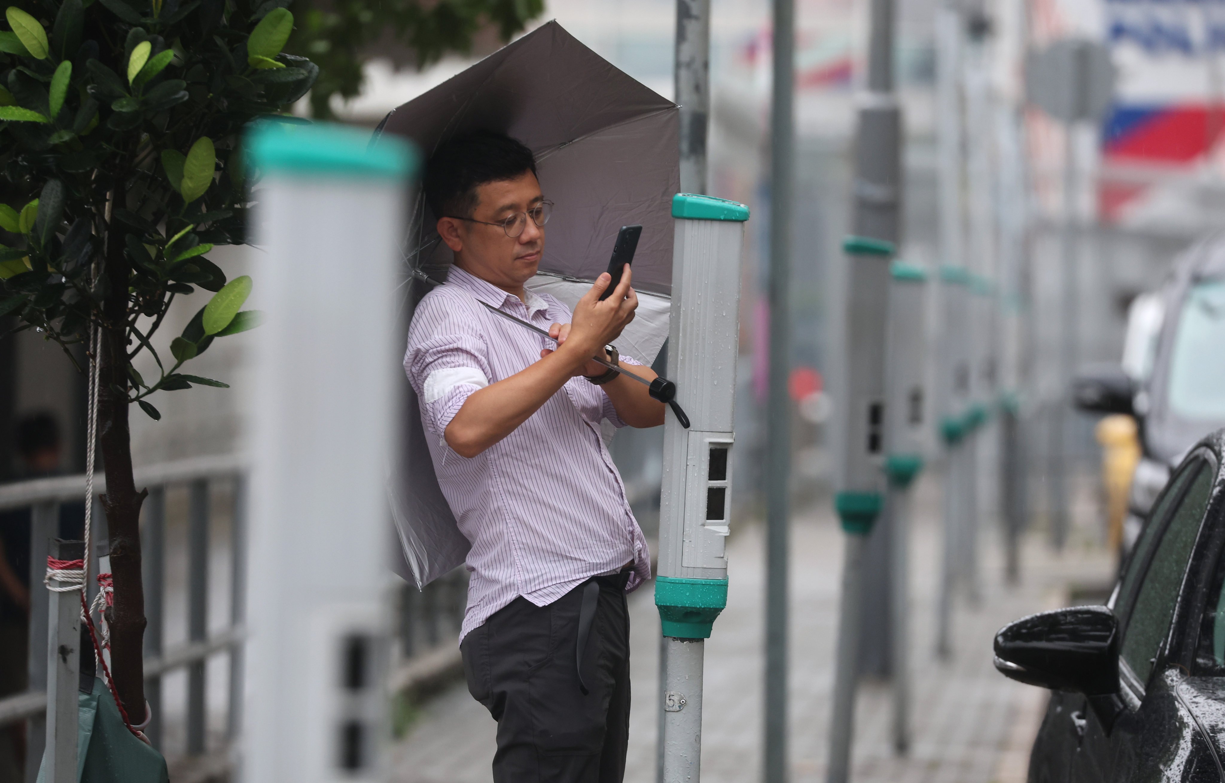 A resident uses a parking meter in Sai Wan Ho. Photo: Edmond So