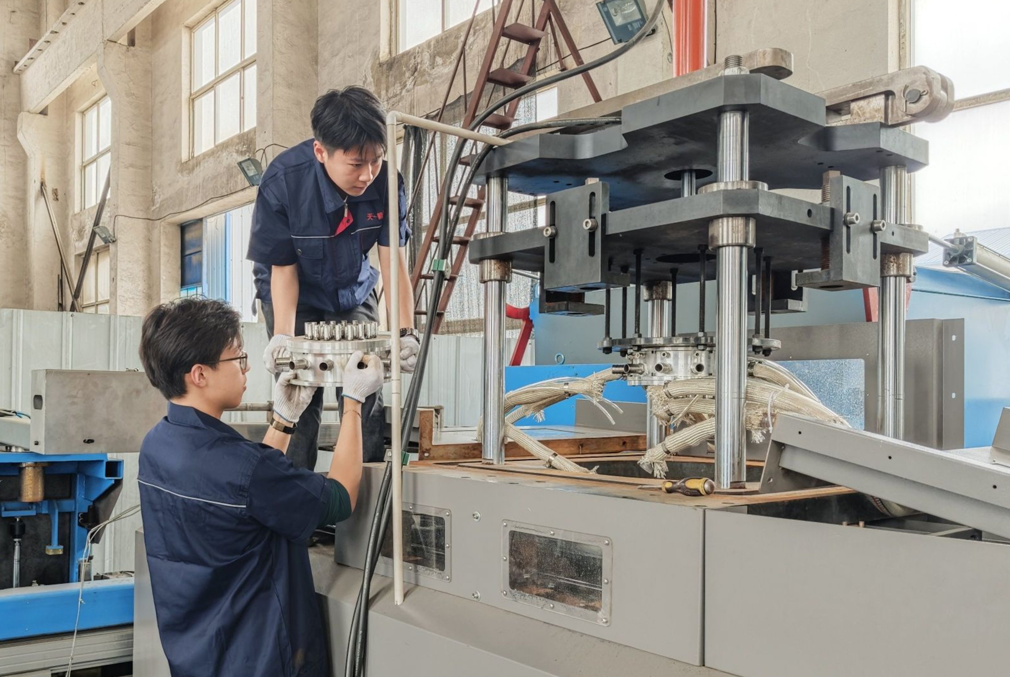Researchers at Dalian University of Technology have found a new way to rapidly cool down the forged superalloy used in turbine discs, making them stronger and longer lasting. Photo: Handout