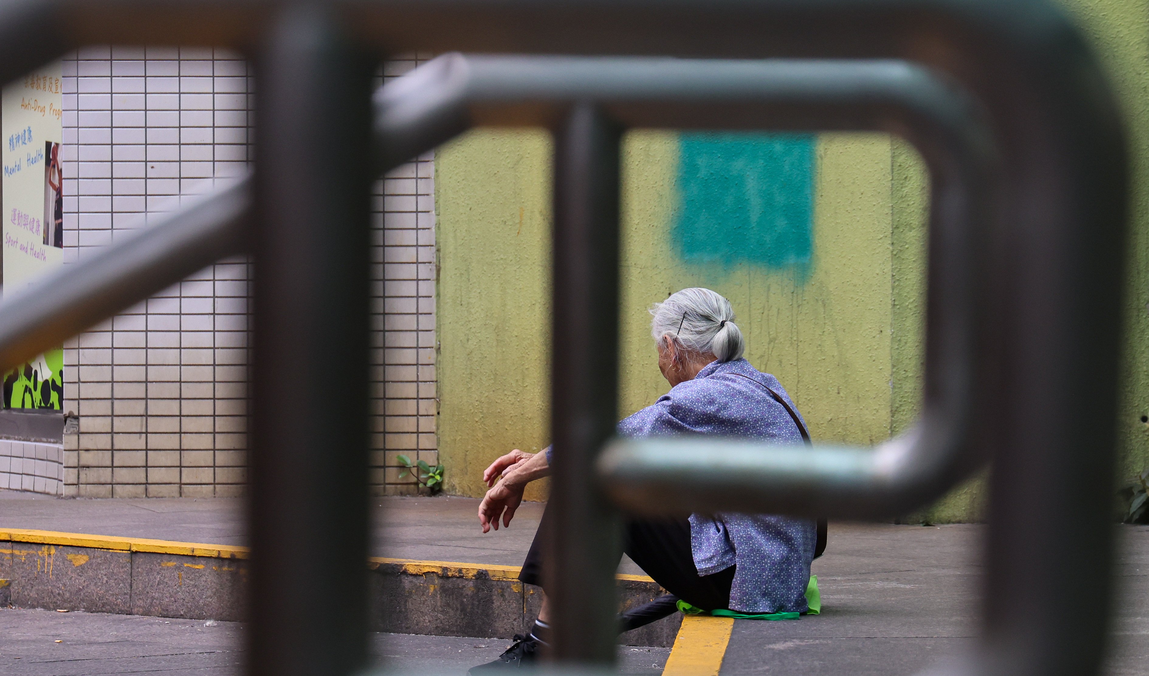 An elderly woman in Un Chau Estate, Cheung Sha Wan. Photo: Jelly Tse