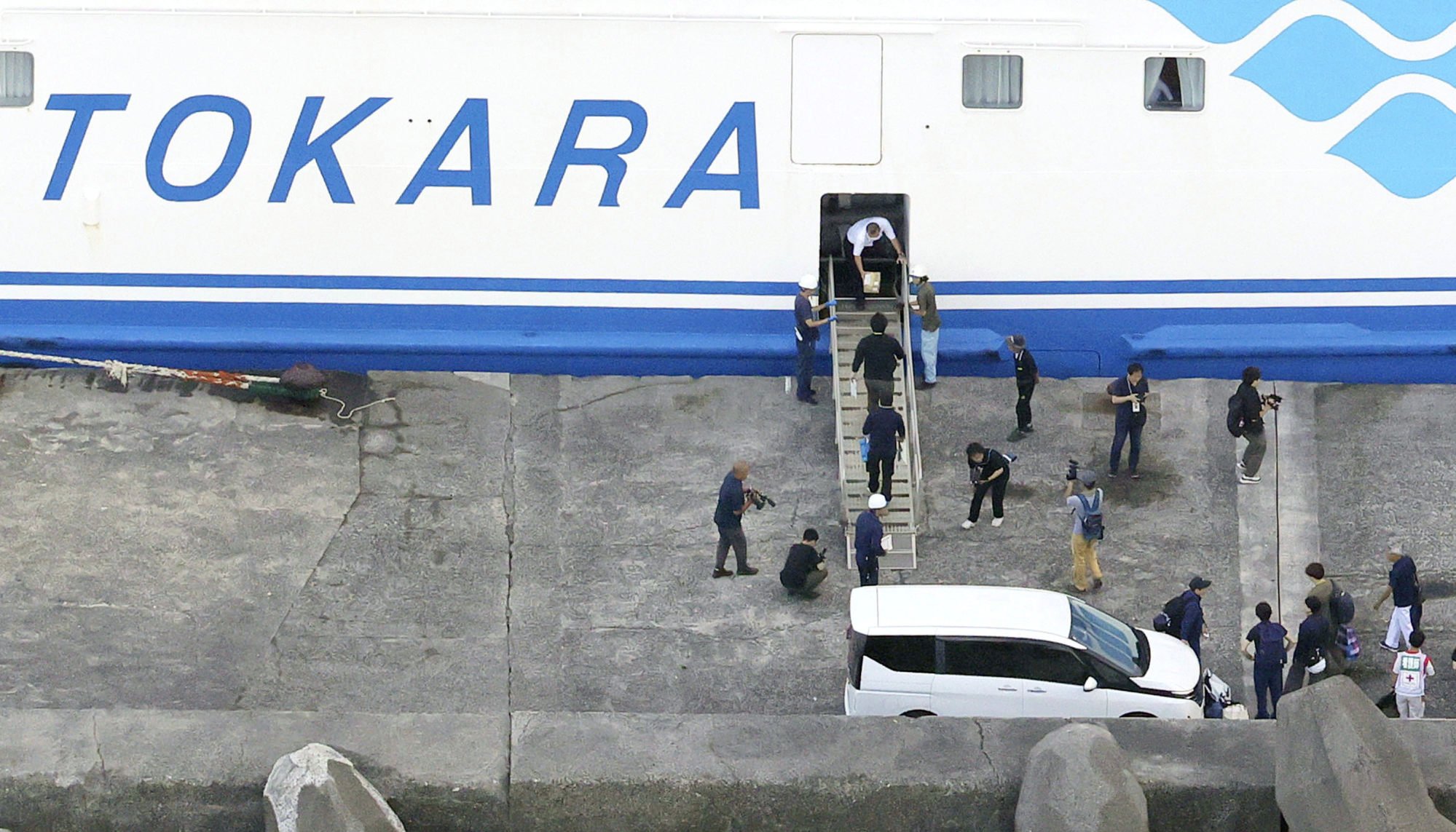 Residents board a ferry to evacuate from Akuseki island in the Tokara island chain in Kagoshima prefecture, southwestern Japan, on July 6 after strong earthquakes hit the area. Photo: Kyodo Residents board a ferry to evacuate from Akuseki island in the Tokara island chain in Kagoshima prefecture, southwestern Japan, on July 6 after strong earthquakes hit the area. Photo: Kyodo