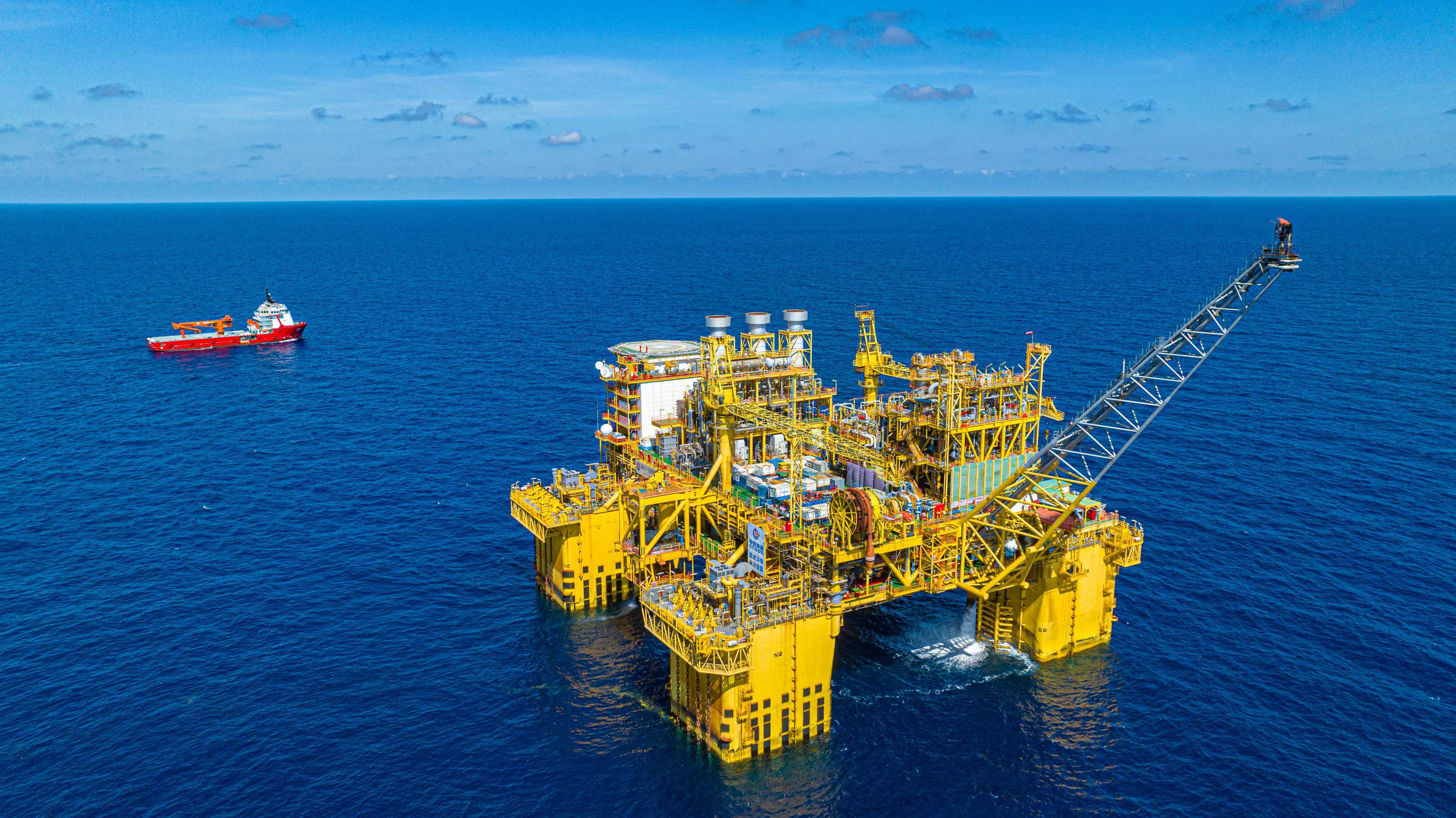 An offshore oil and gas platform operated by the China National Offshore Oil Corporation (CNOOC) in the South China Sea. CNOOC is also the producer of the deepwater suction anchors recently delivered to Brazil. Photo: Xinhua