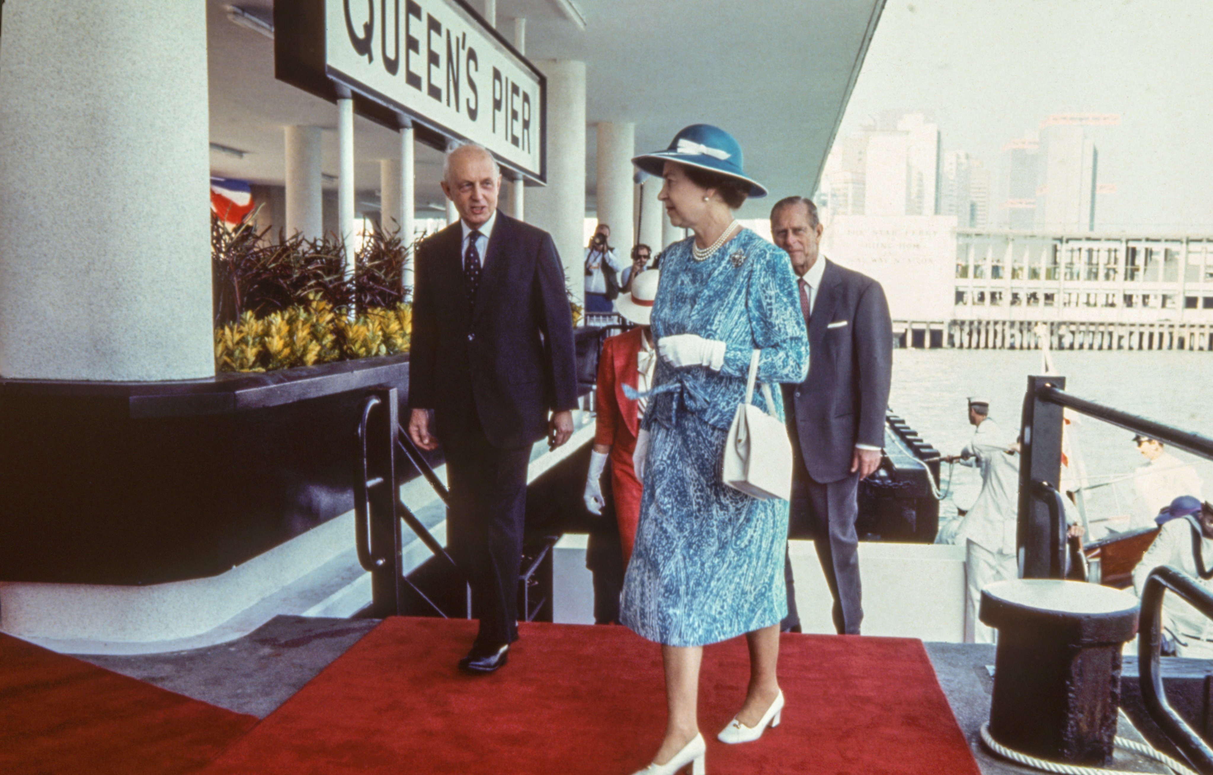 Queen Elizabeth and Prince Philip disembark at Queen’s Pier, Hong Kong, accompanied by the governor, Edward Youde, in 1986. Queen’s Pier was dismantled in 2007. Photo: SCMP Archives