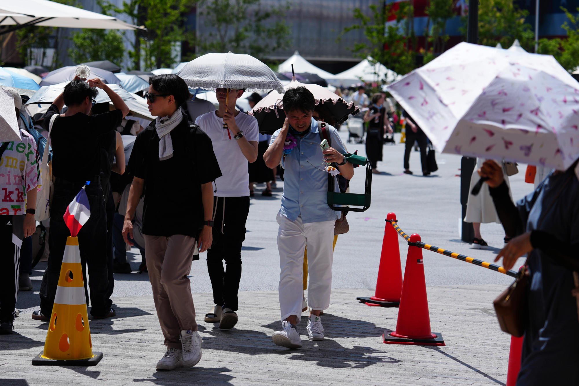 Tourists visit the expo site in Osaka amid a heatwave on Thursday last week. Photo: Xinhua Tourists visit the expo site in Osaka amid a heatwave on Thursday last week. Photo: Xinhua