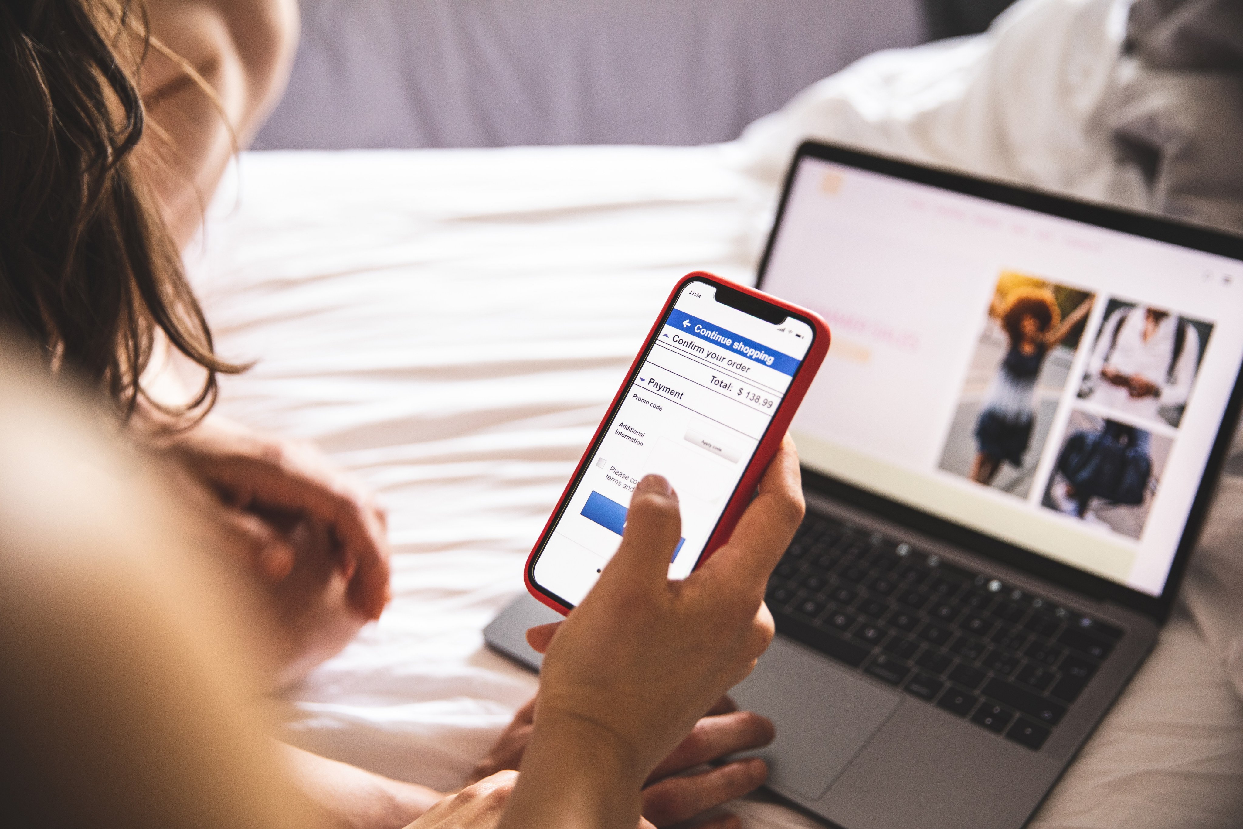 The click farming scams lure victims in by initially offering them small rewards for easy tasks. Photo: Getty Images