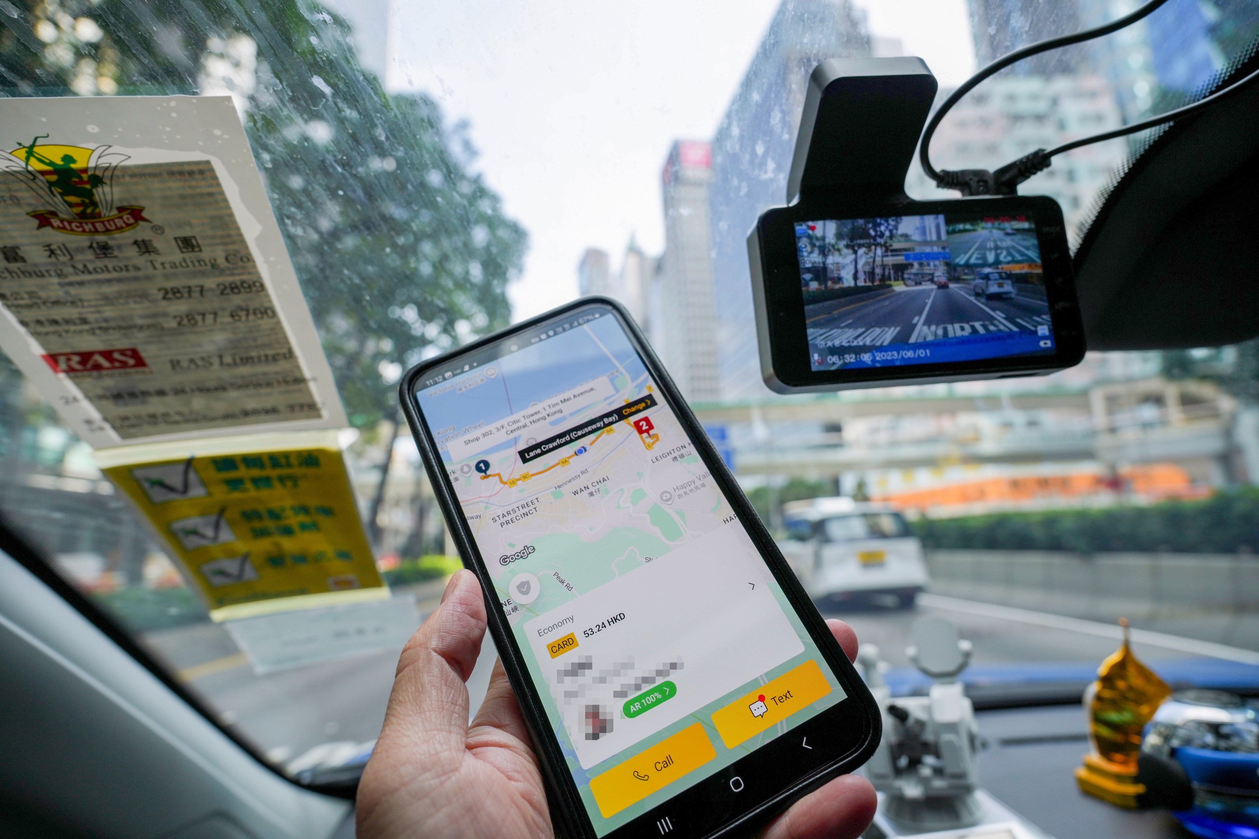 The TADA app in action. The Transport and Logistics Bureau submitted a proposed regulatory framework on ride-hailing services on Tuesday. Photo: May Tse