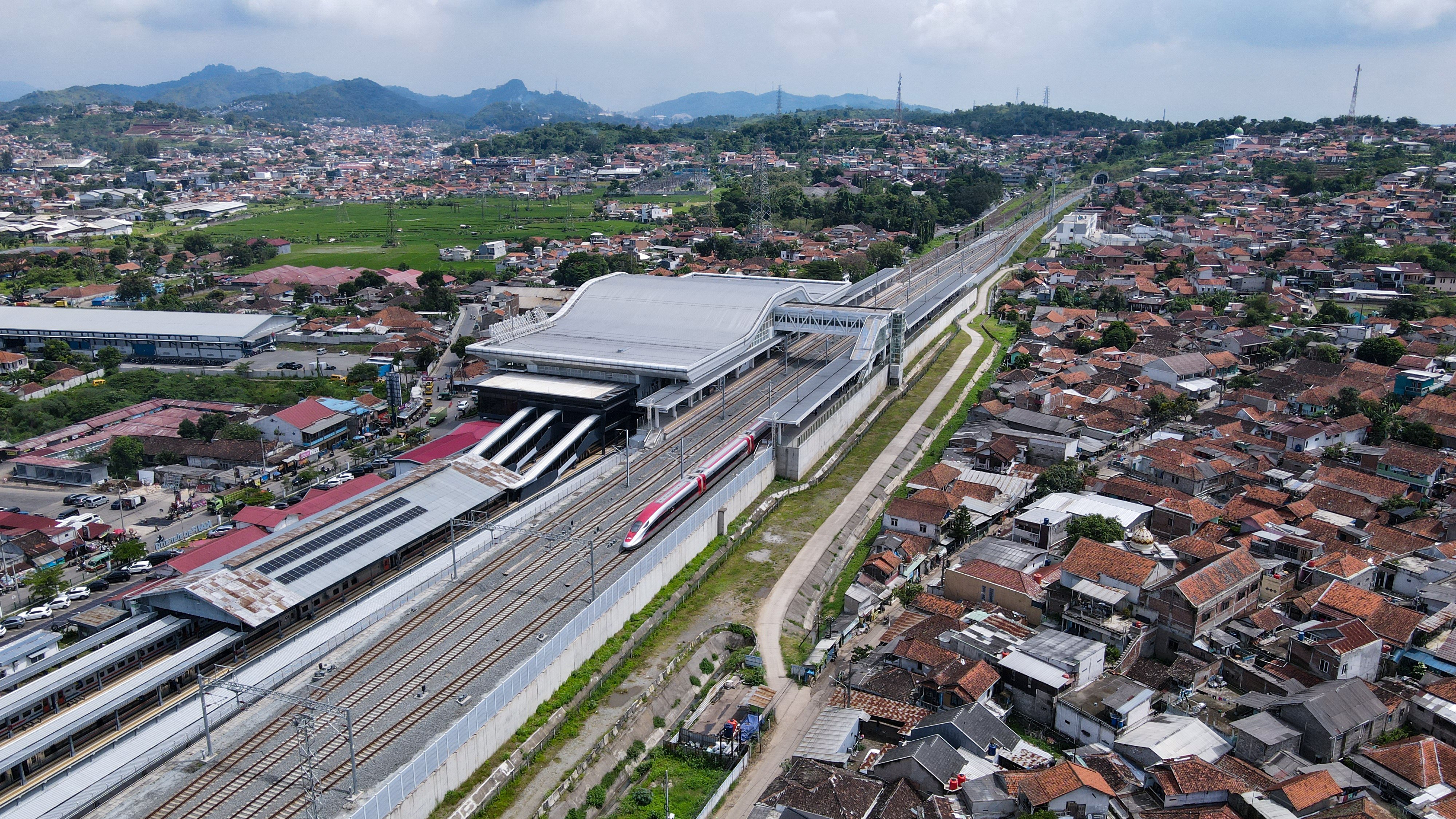 A high-speed train on the Jakarta-Bandung High-Speed Railway, locally known as Whoosh, in Padalarang, Indonesia. Photo: Xinhua