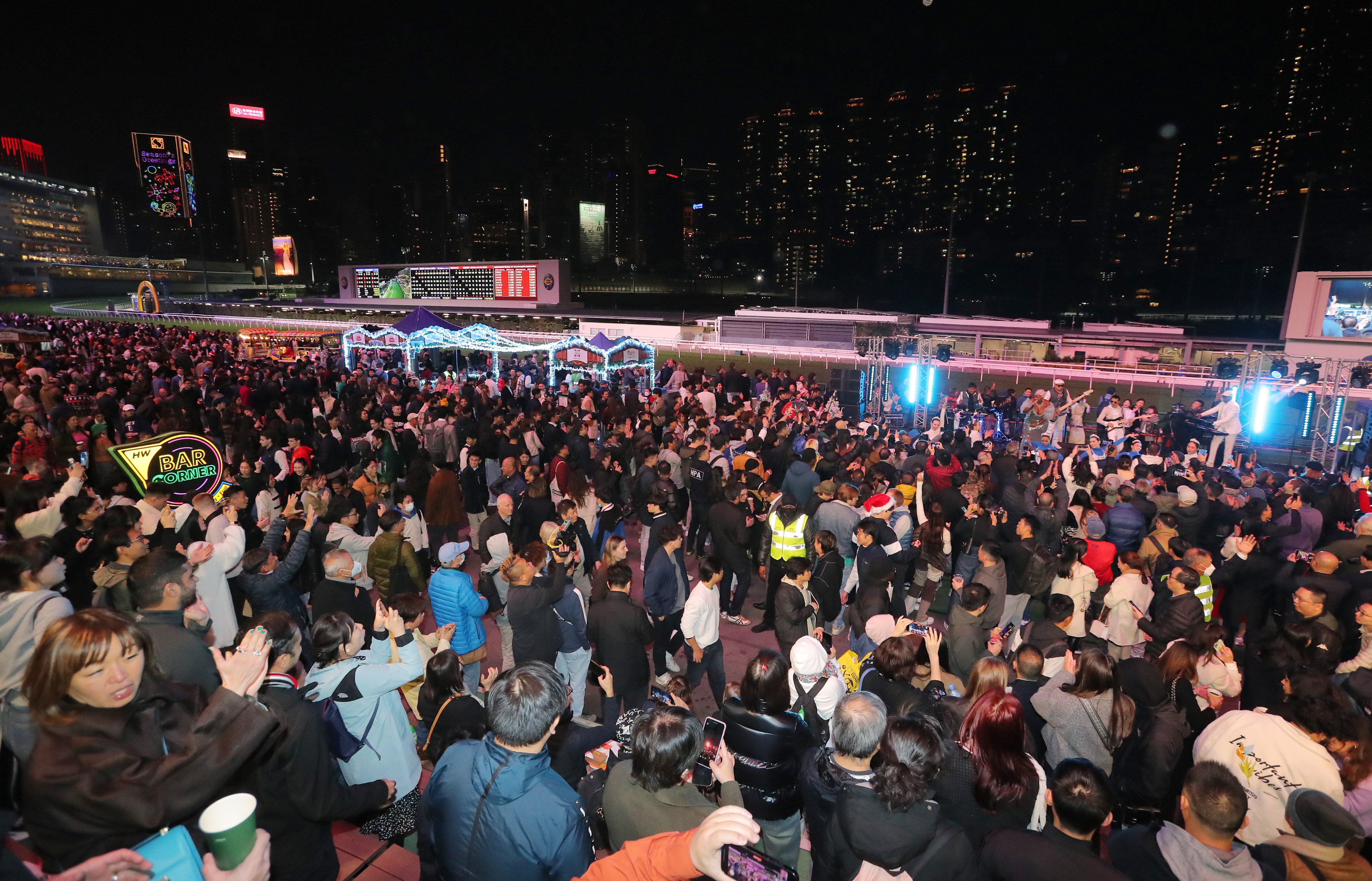A packed Happy Valley crowd. Photos: Kenneth Chan