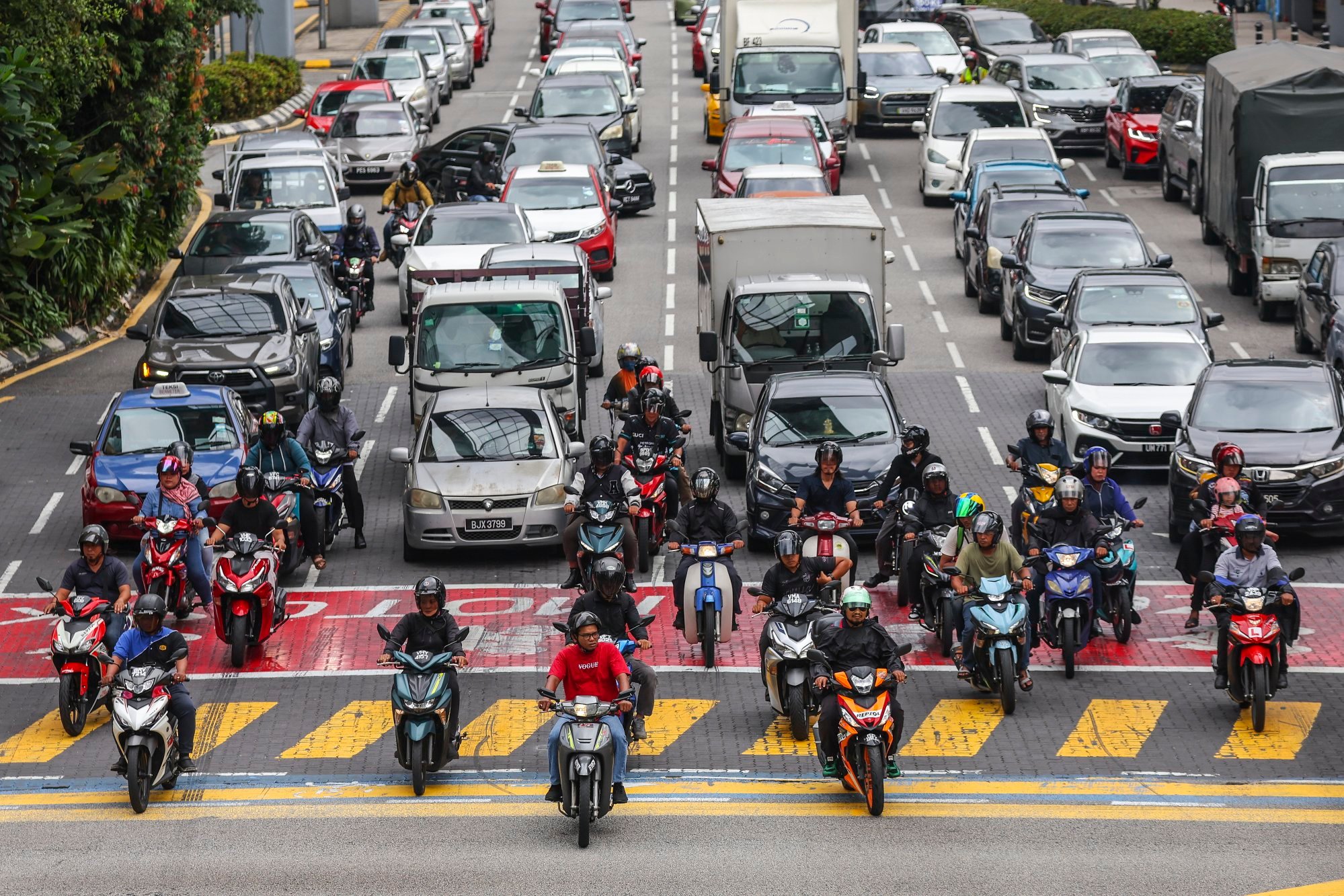 Commuters wait at a traffic light in Kuala Lumpur. Many Malaysians rely on private vehicles to get around, but petrol subsidy cuts are looming. Photo: EPA-EFE Commuters wait at a traffic light in Kuala Lumpur. Many Malaysians rely on private vehicles to get around, but petrol subsidy cuts are looming. Photo: EPA-EFE