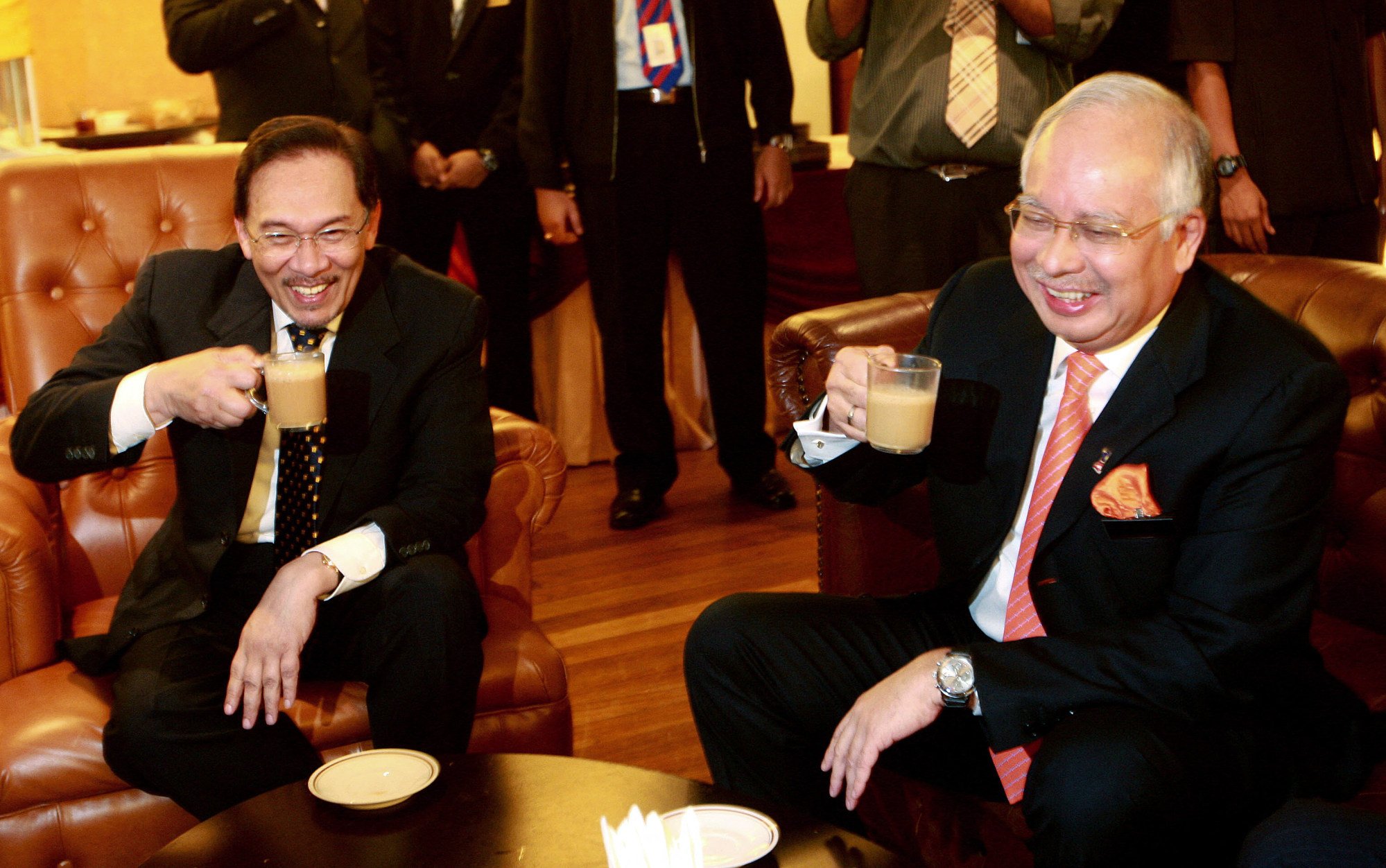 Anwar Ibrahim drinks tea with Malaysia’s then-prime minister Najib Razak (right) in 2009. Photo: AFP Anwar Ibrahim drinks tea with Malaysia’s then-prime minister Najib Razak (right) in 2009. Photo: AFP